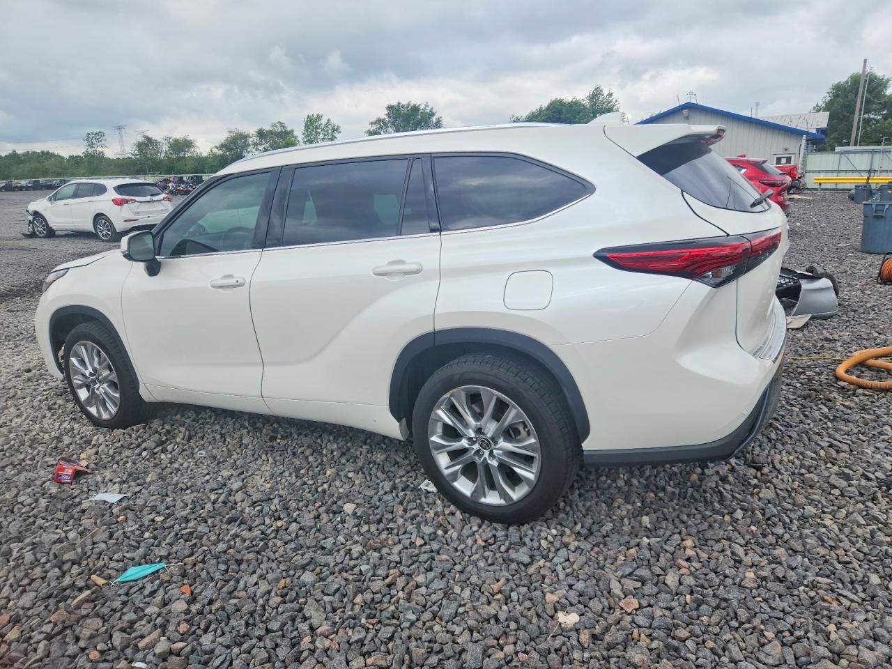 2021 Toyota Highlander Limited White vin: 5TDYZRAHXMS055530