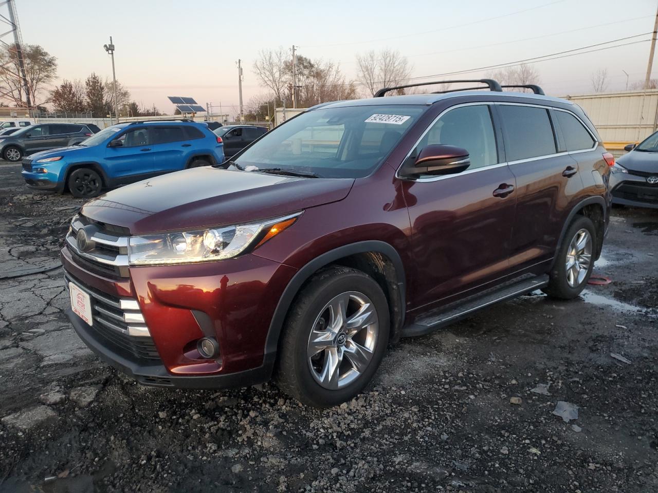 2018 Toyota Highlander Limited Maroon vin: 5TDYZRFH6JS245037