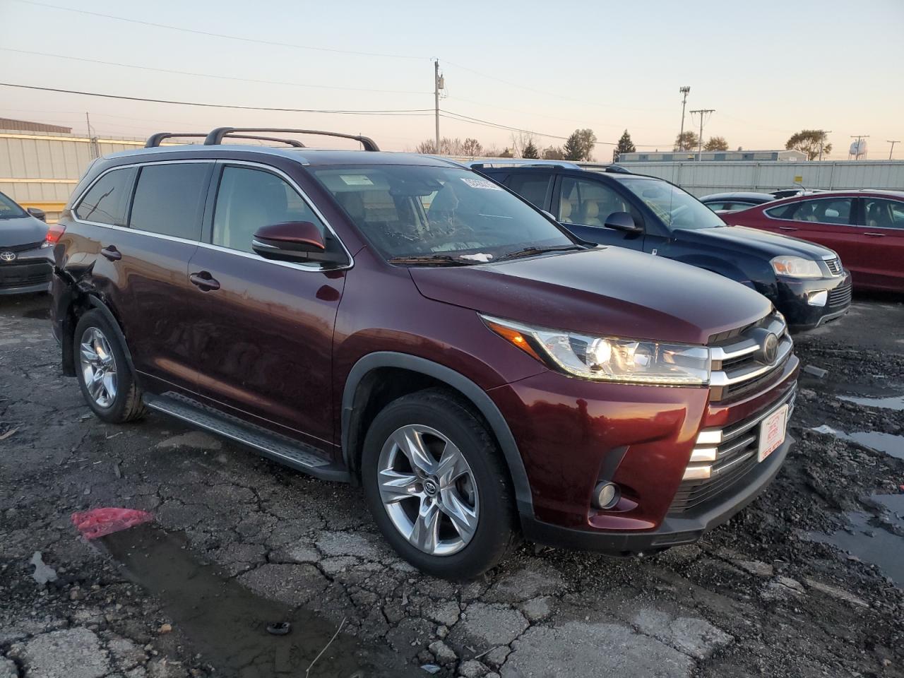 2018 Toyota Highlander Limited Maroon vin: 5TDYZRFH6JS245037