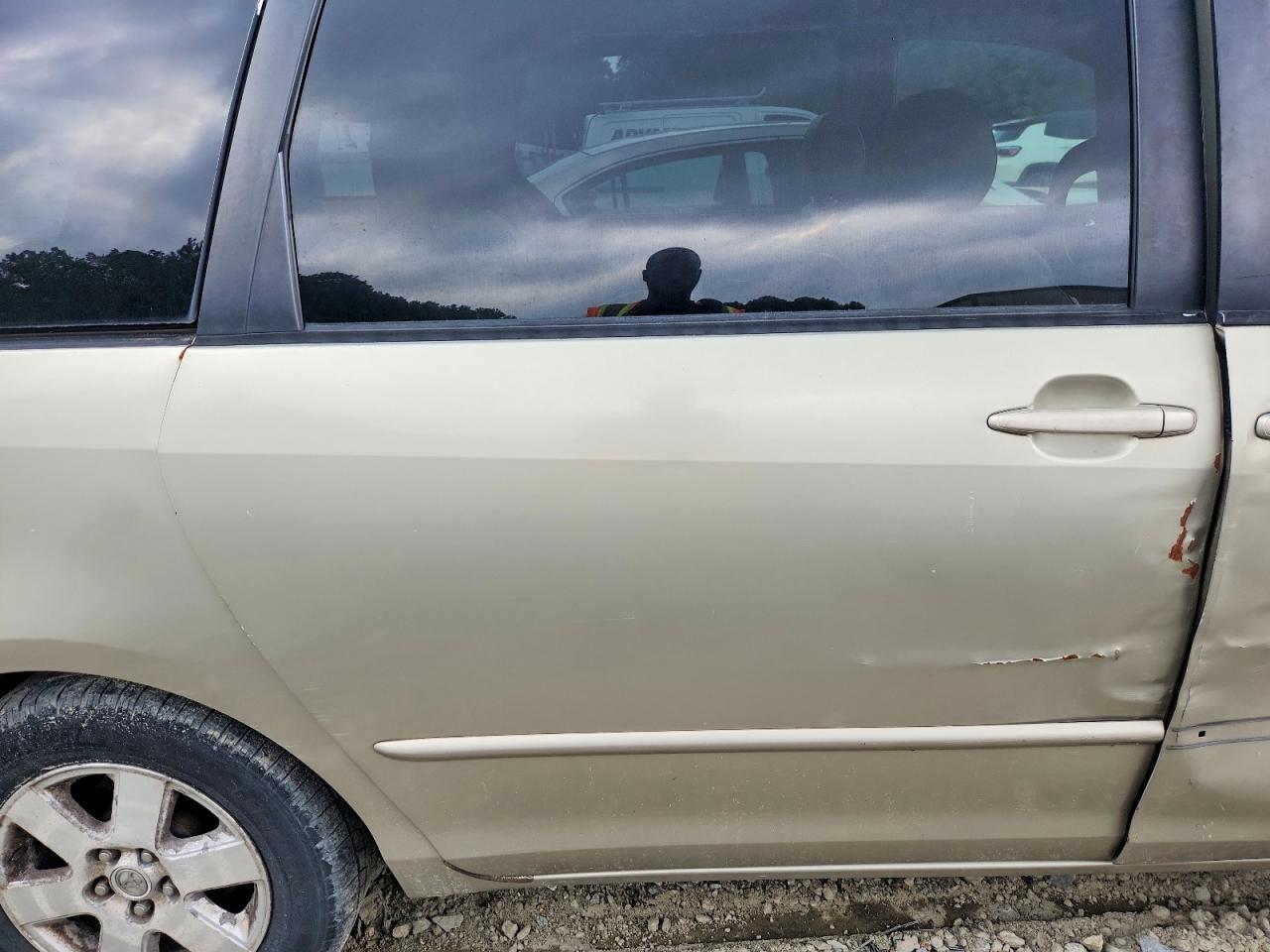 2004 Toyota Sienna Xle 7 Passenger Gold vin: 5TDZA22C04S003345