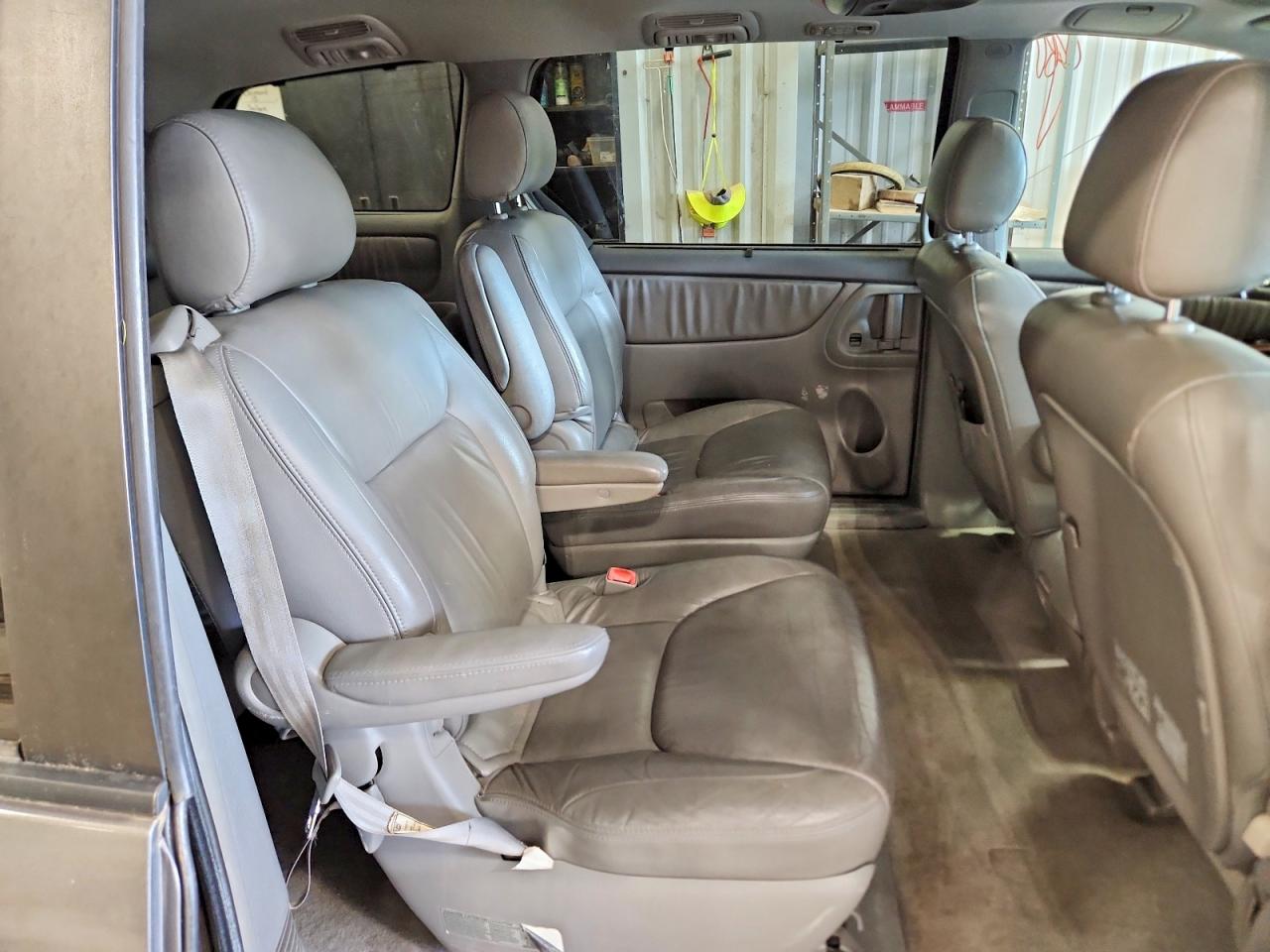 2004 Toyota Sienna Xle 7 Passenger Серый vin: 5TDZA22C04S070561