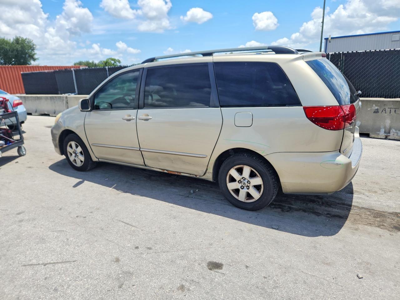 2004 Toyota Sienna Xle 7 Passenger Gold vin: 5TDZA22C04S143881