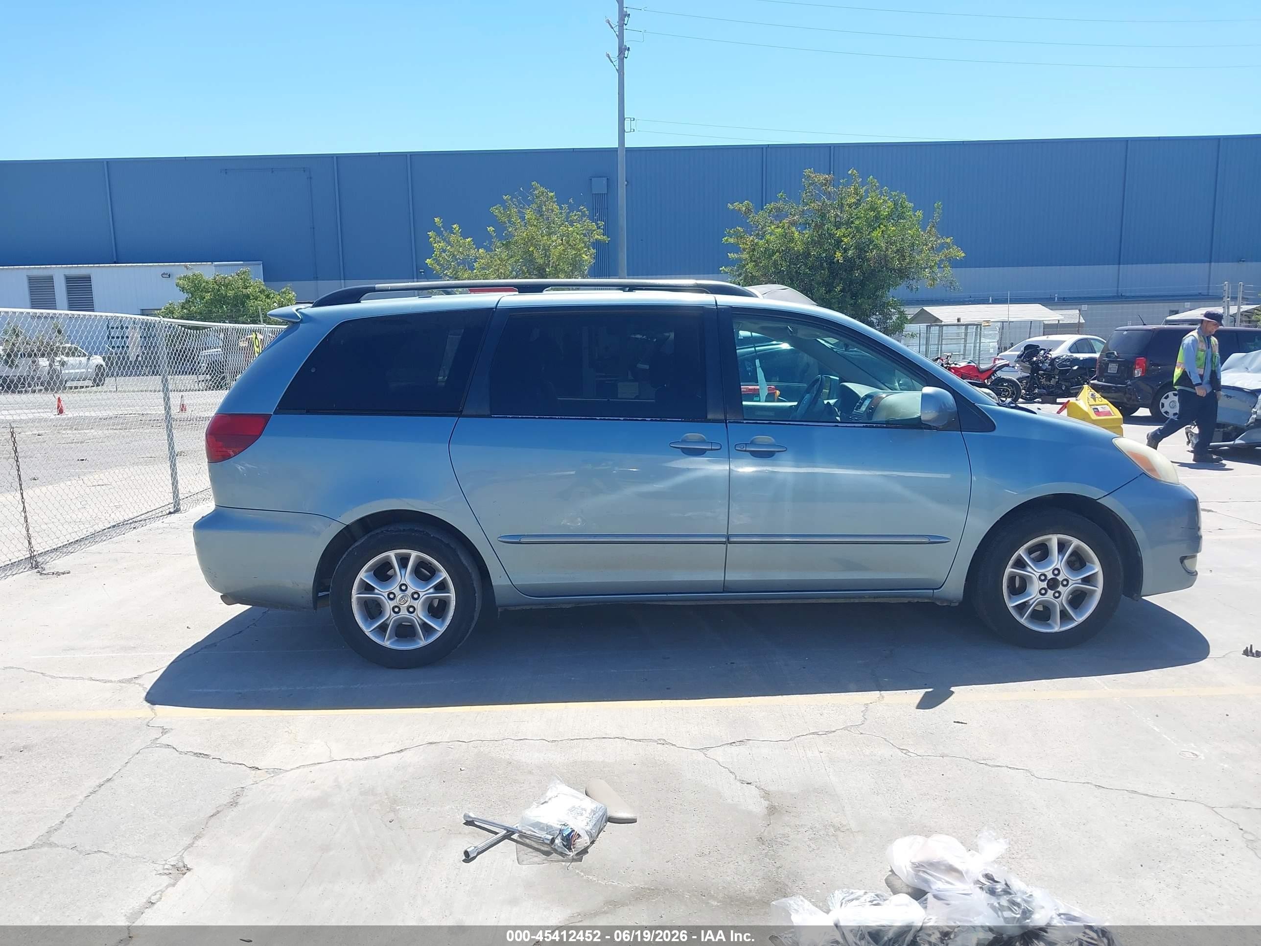 2004 Toyota Sienna Xle Limited Blue vin: 5TDZA22C04S183300