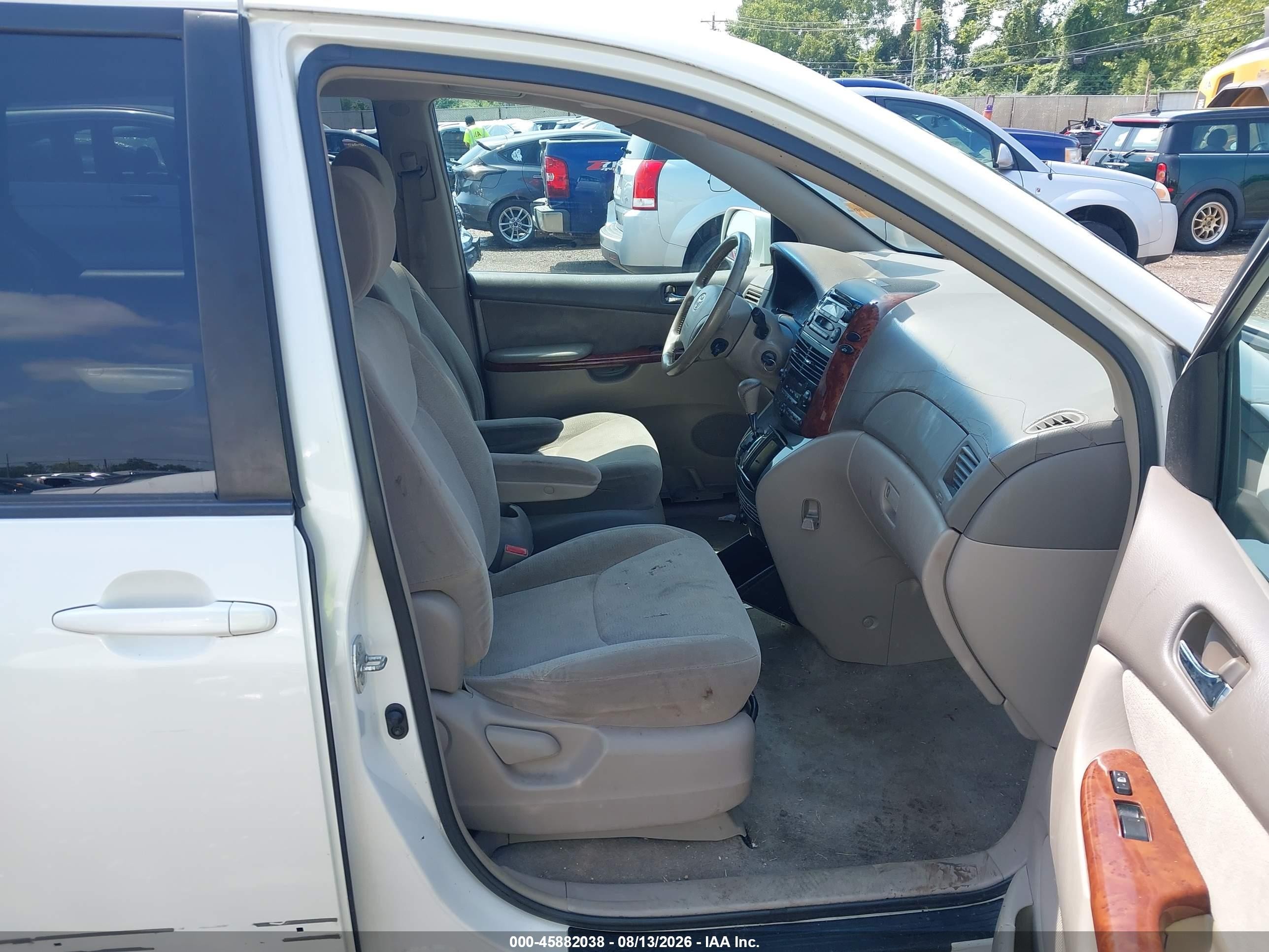 2004 Toyota Sienna Xle White vin: 5TDZA22C14S027296
