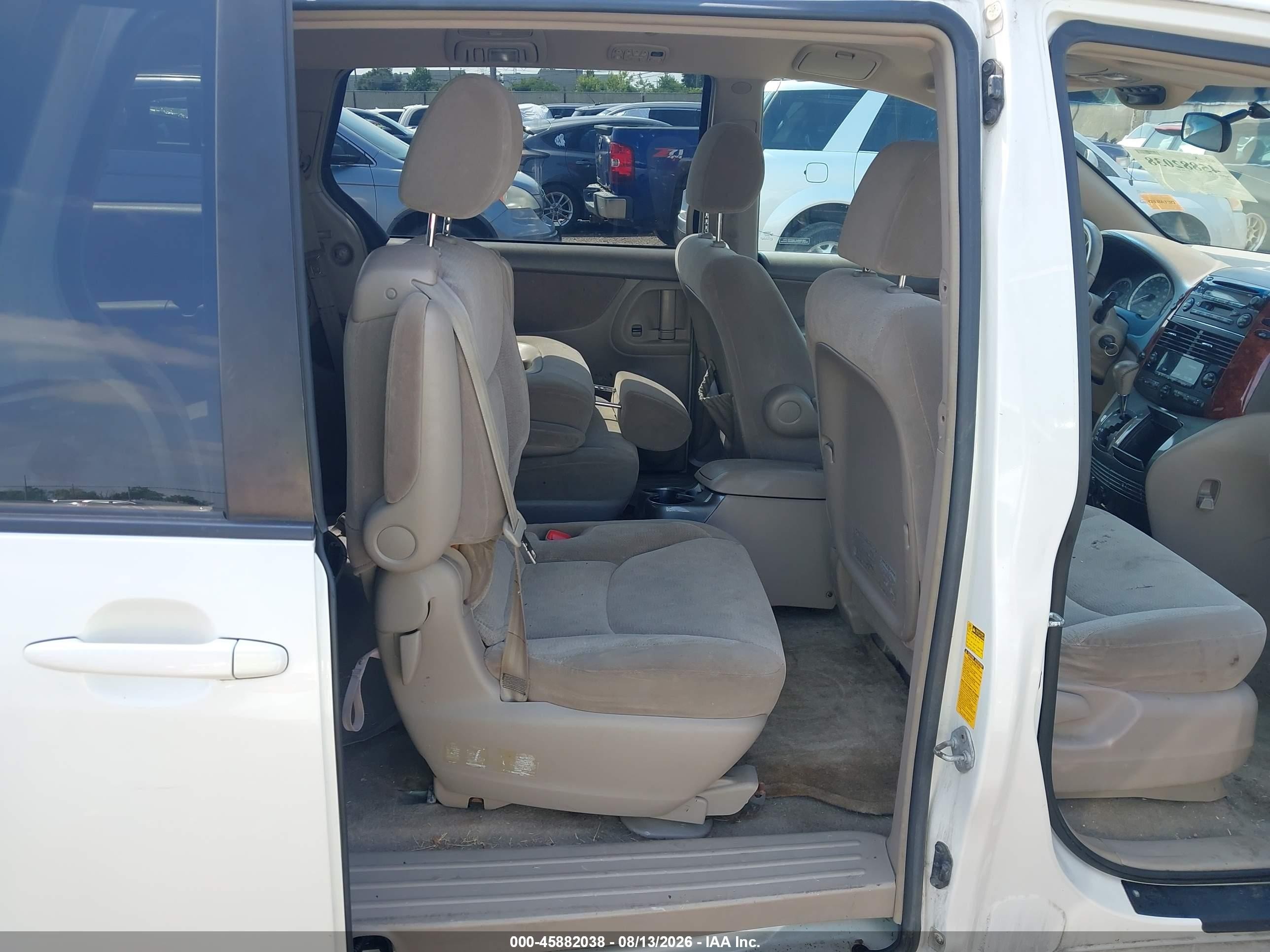 2004 Toyota Sienna Xle White vin: 5TDZA22C14S027296