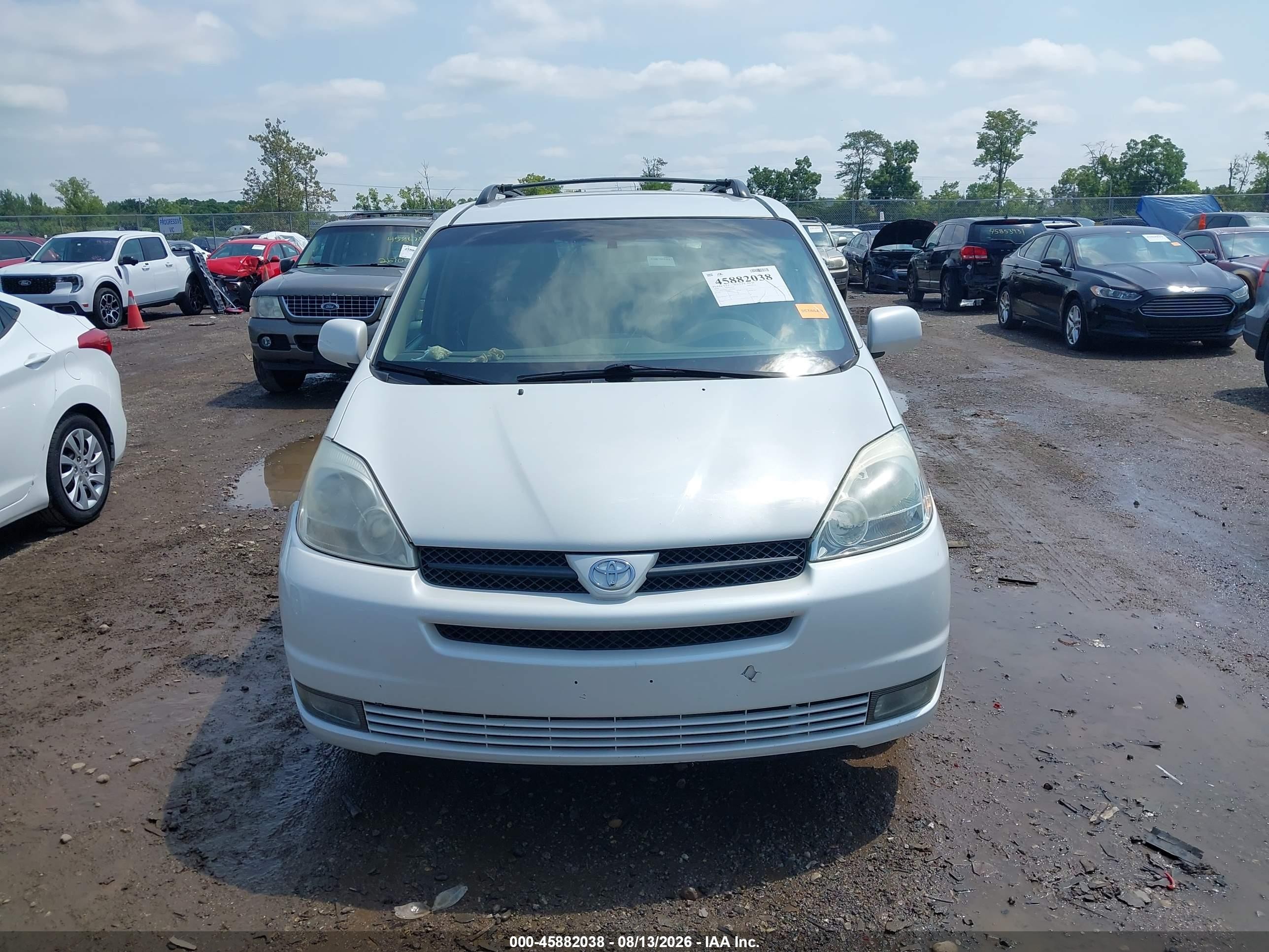 2004 Toyota Sienna Xle White vin: 5TDZA22C14S027296