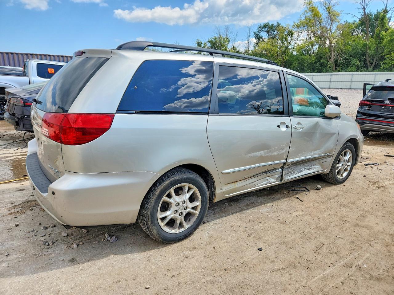 2004 Toyota Sienna Xle Limited 7 Passenger Silver vin: 5TDZA22C14S163721