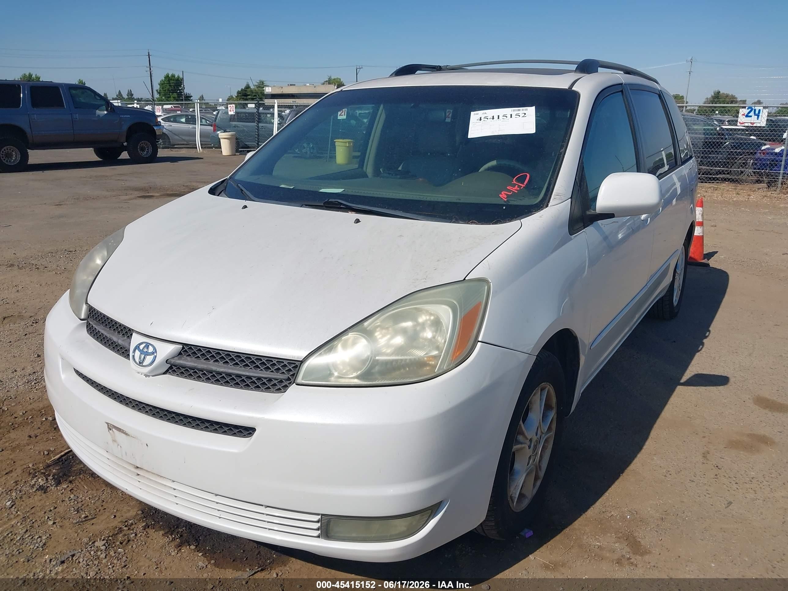 2005 Toyota Sienna Xle White vin: 5TDZA22C15S252237