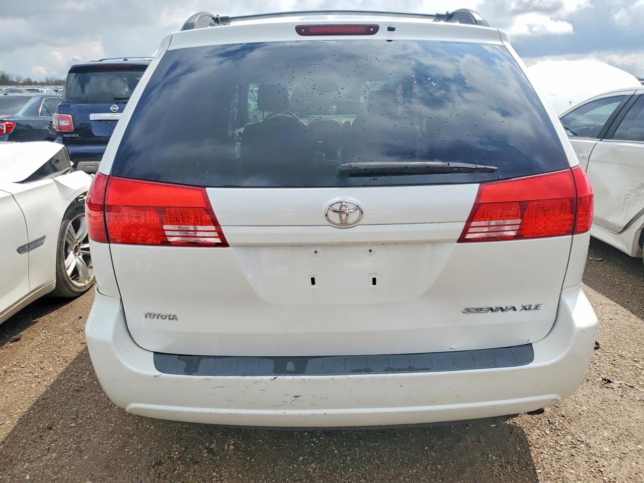 2004 Toyota Sienna Xle 7 Passenger White vin: 5TDZA22C24S073199