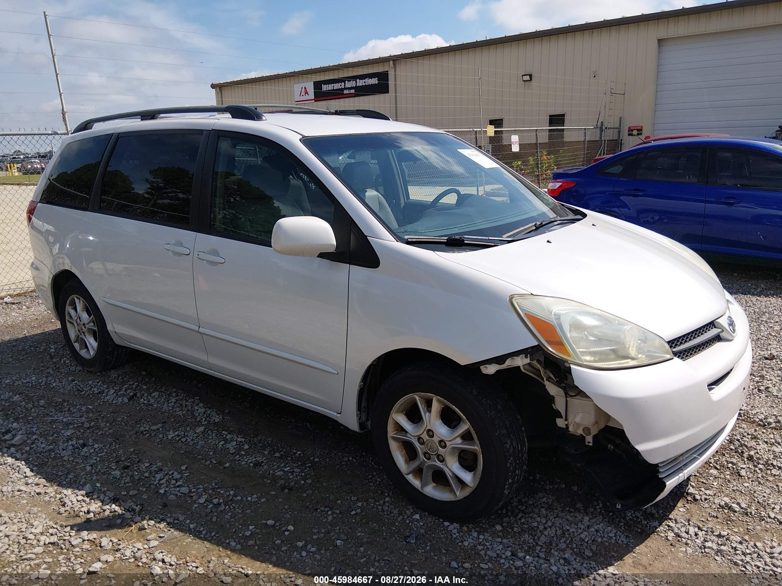 2004 Toyota Sienna Xle White vin: 5TDZA22C24S123633