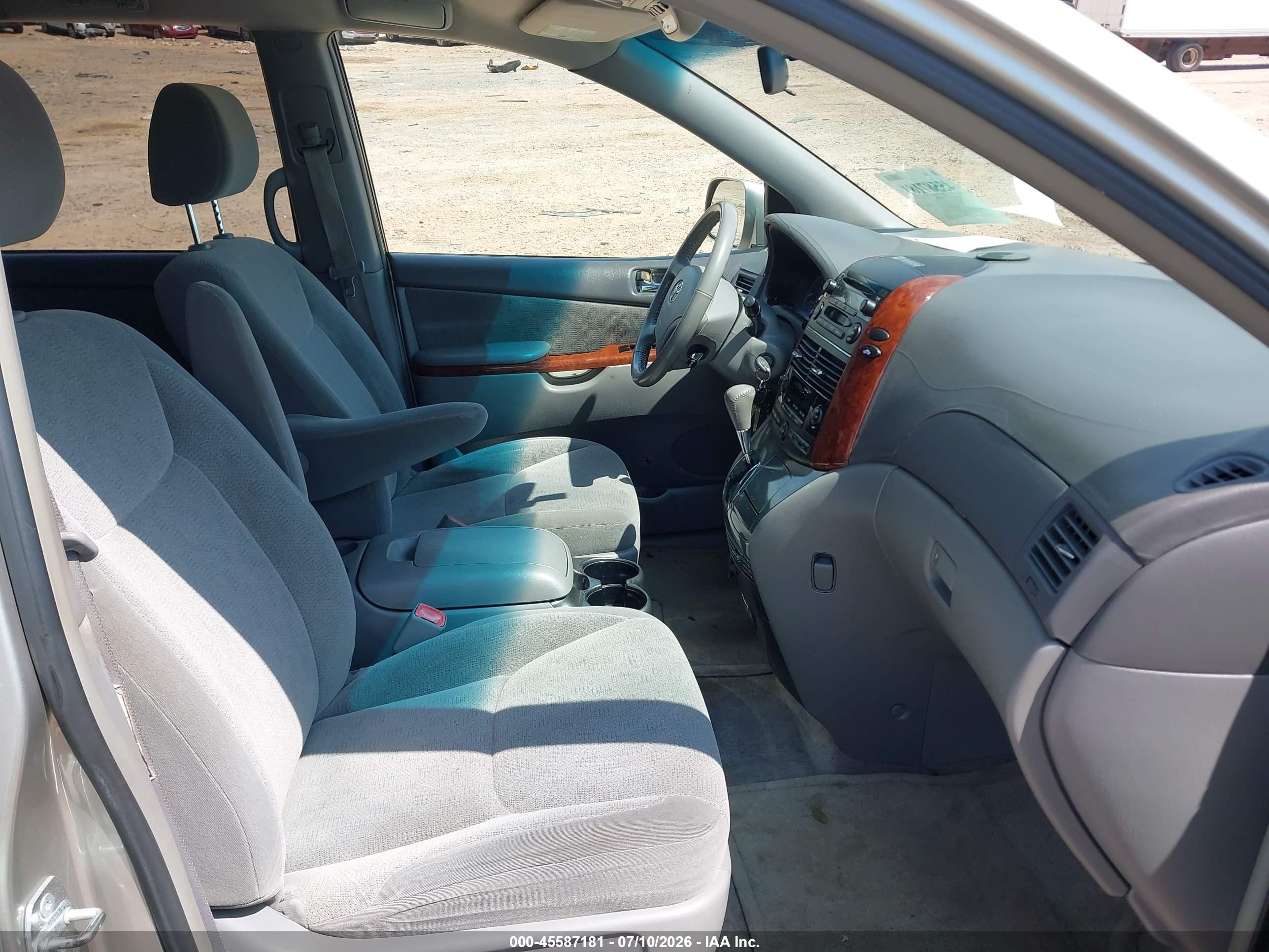 2005 Toyota Sienna Xle Серебряный vin: 5TDZA22C25S334929