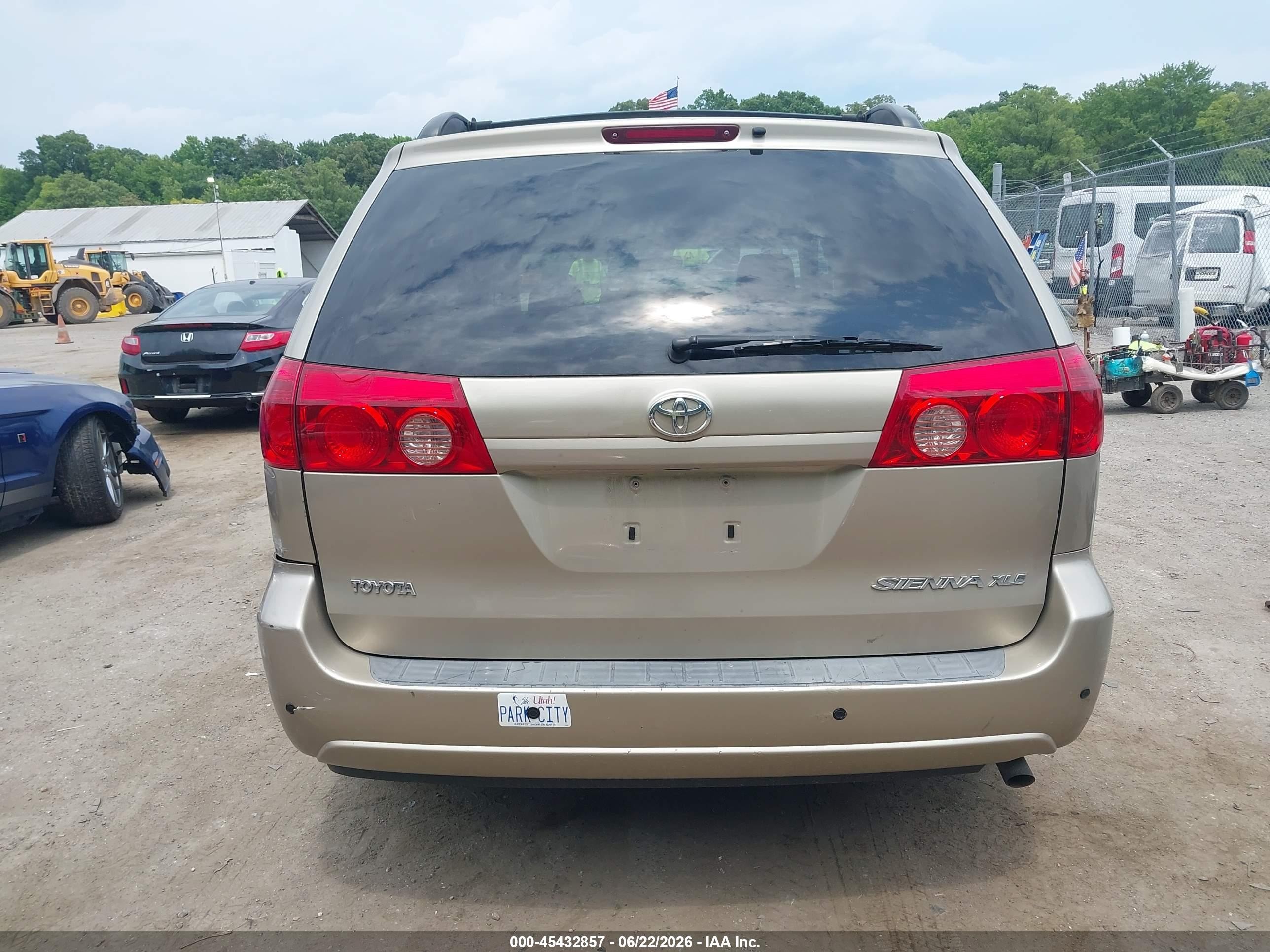 2006 Toyota Sienna Xle Gold vin: 5TDZA22C26S554167