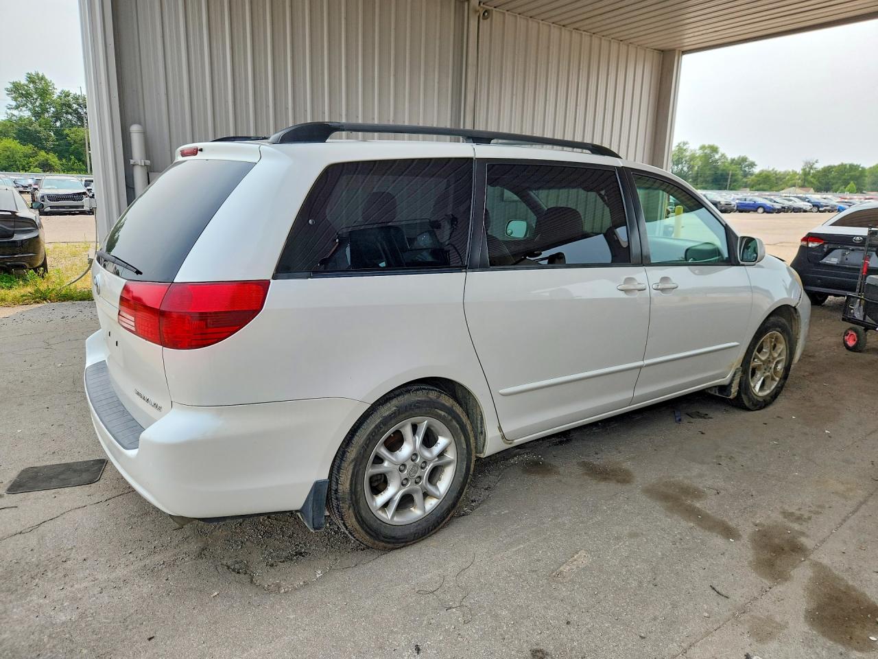 2005 Toyota Sienna Xle 7 Passenger White vin: 5TDZA22C35S235102