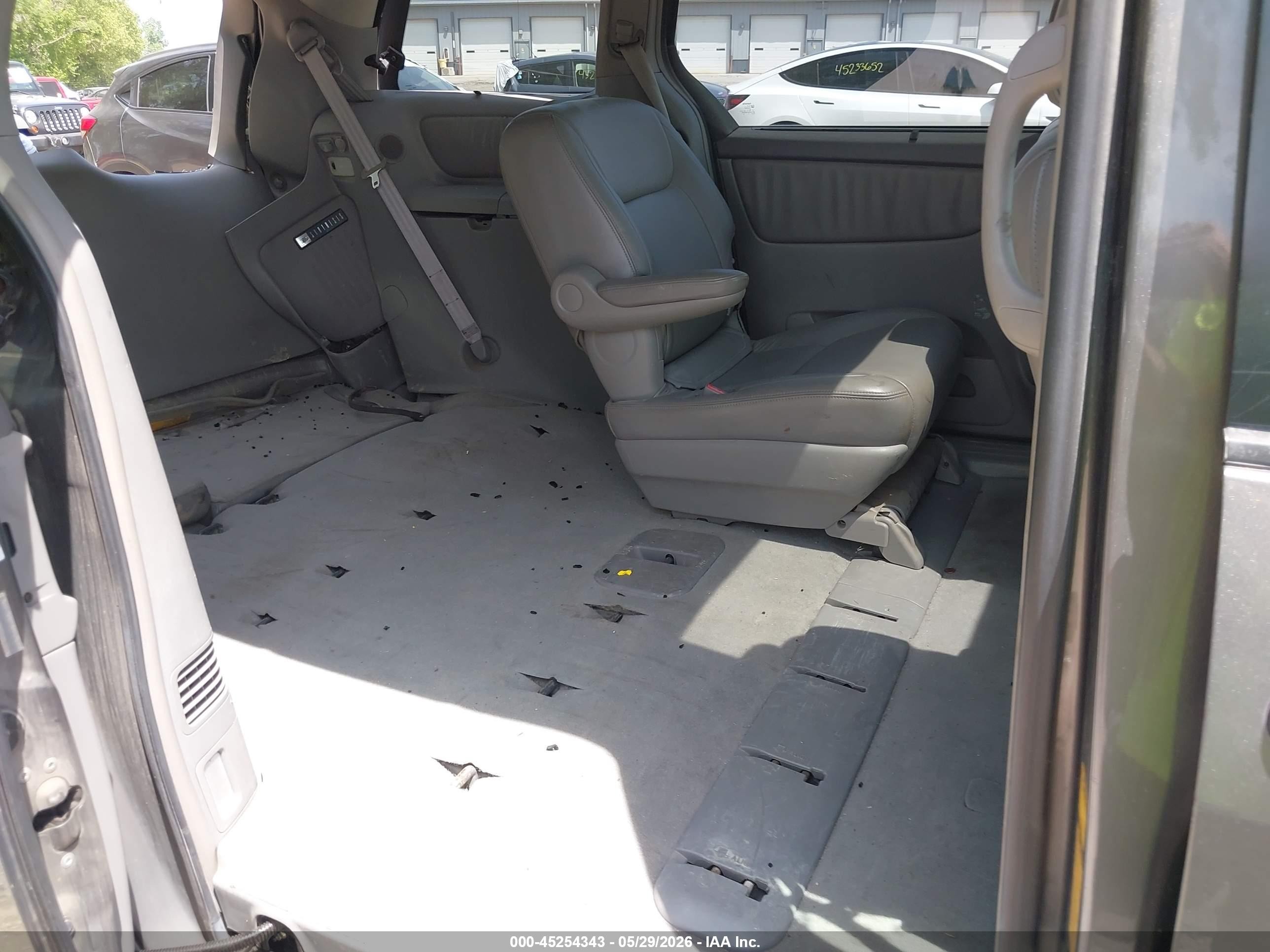 2004 Toyota Sienna Xle Gray vin: 5TDZA22C44S088948