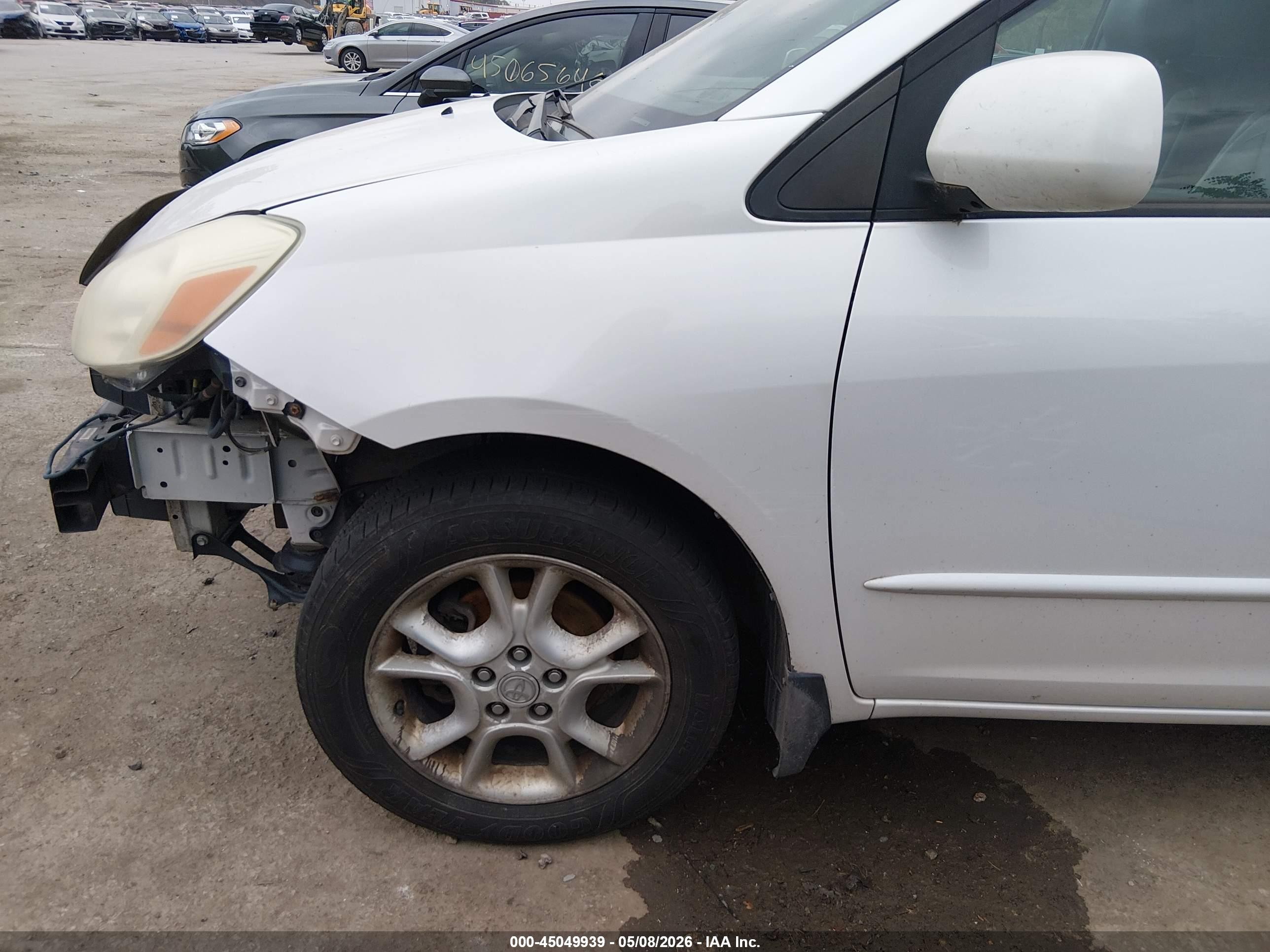 2004 Toyota Sienna Xle Белый vin: 5TDZA22C44S090229