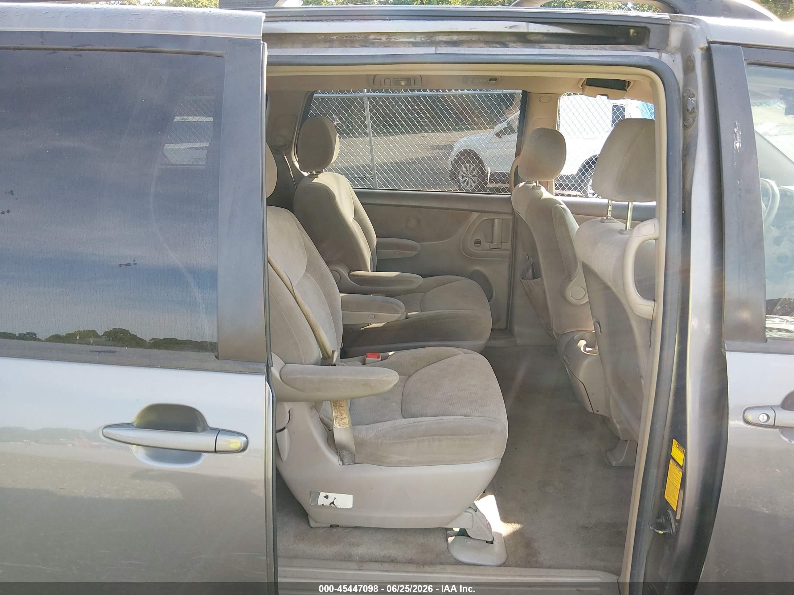 2004 Toyota Sienna Xle Gray vin: 5TDZA22C44S113542