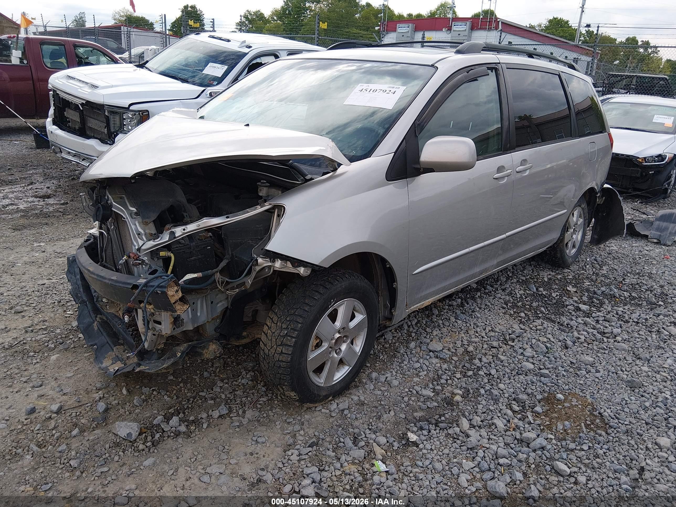 2004 Toyota Sienna Xle Silver vin: 5TDZA22C44S130616