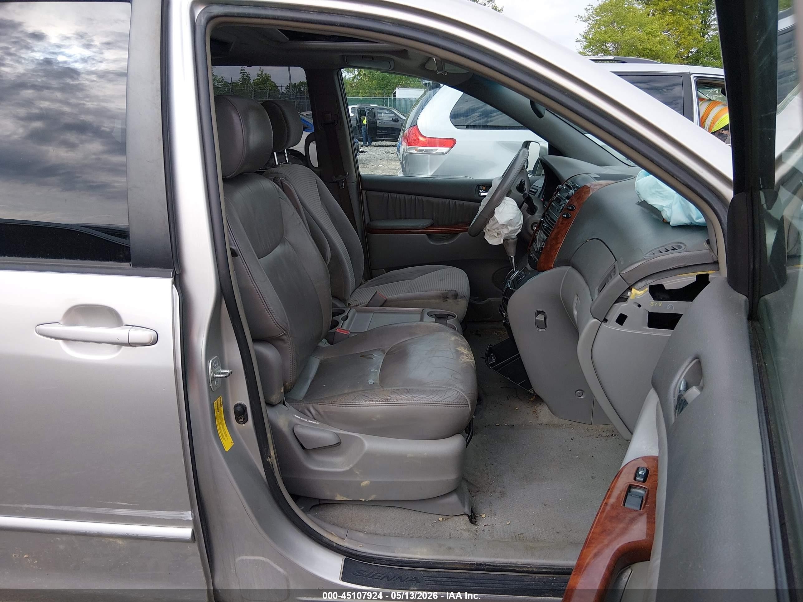 2004 Toyota Sienna Xle Silver vin: 5TDZA22C44S130616