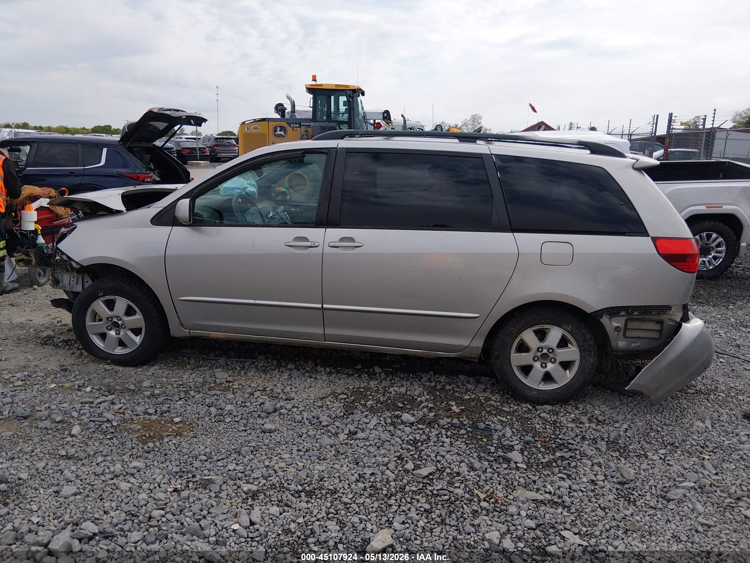 2004 Toyota Sienna Xle Silver vin: 5TDZA22C44S130616