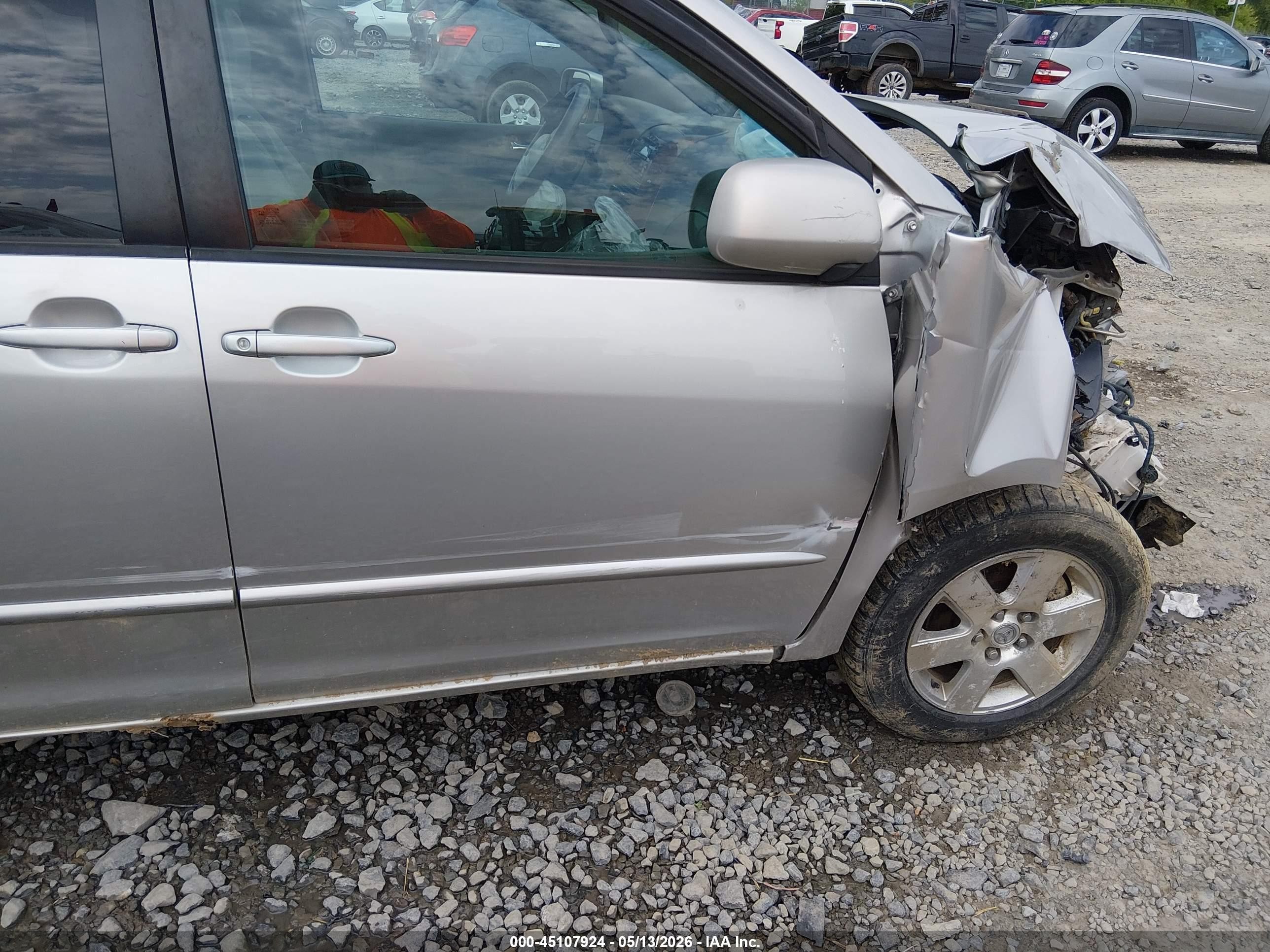 2004 Toyota Sienna Xle Silver vin: 5TDZA22C44S130616