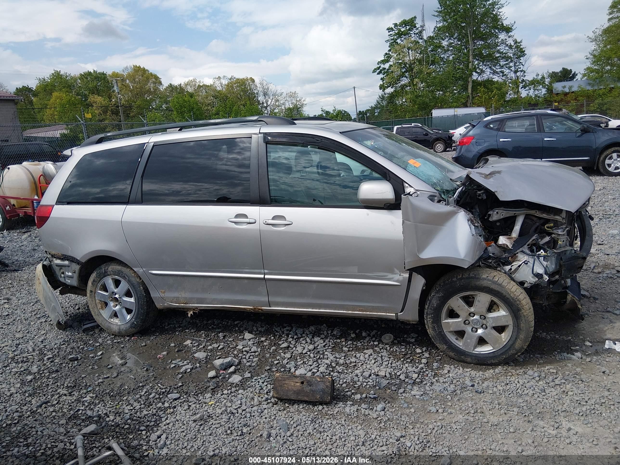 2004 Toyota Sienna Xle Silver vin: 5TDZA22C44S130616