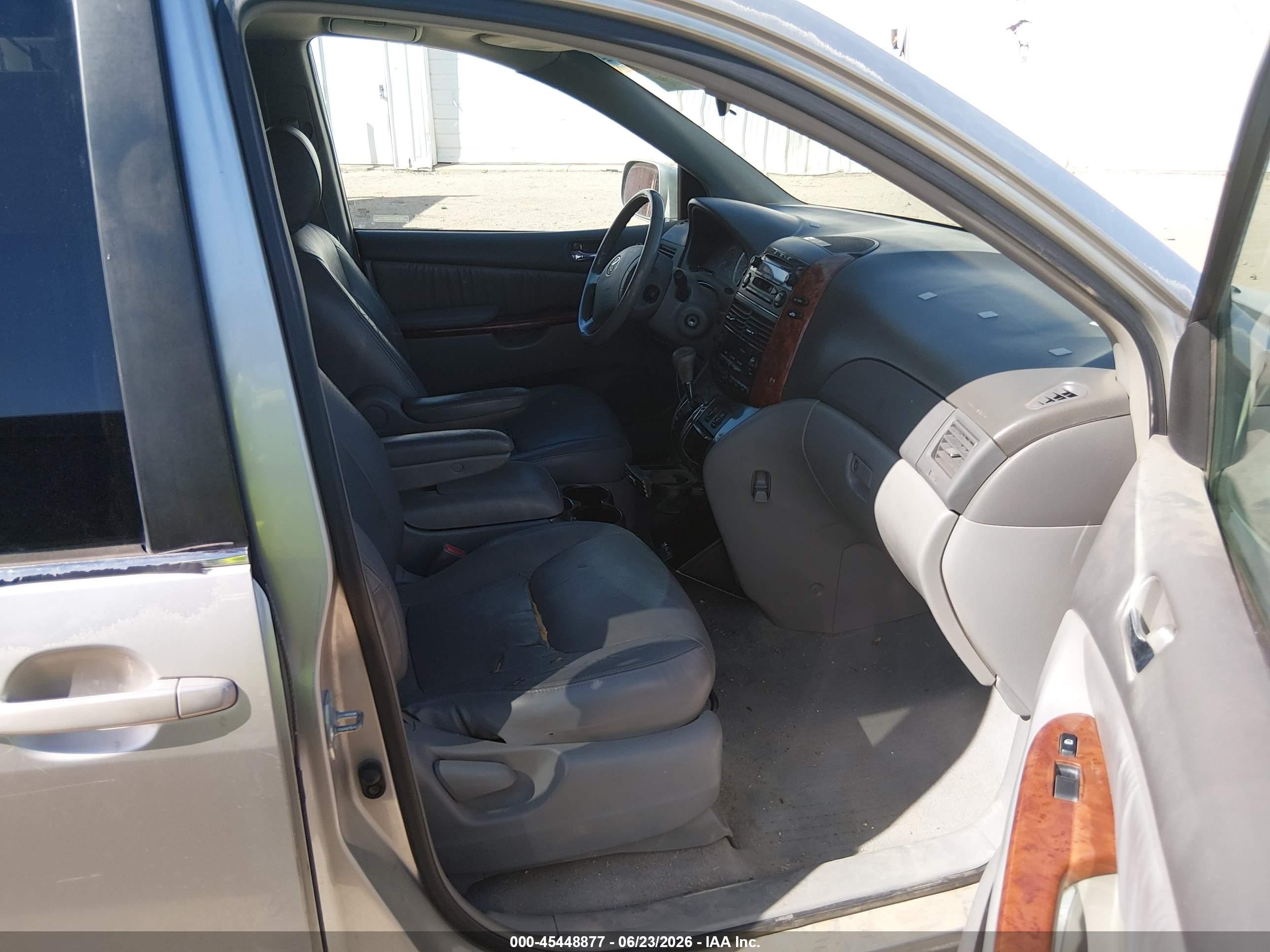 2004 Toyota Sienna Xle Silver vin: 5TDZA22C44S145861