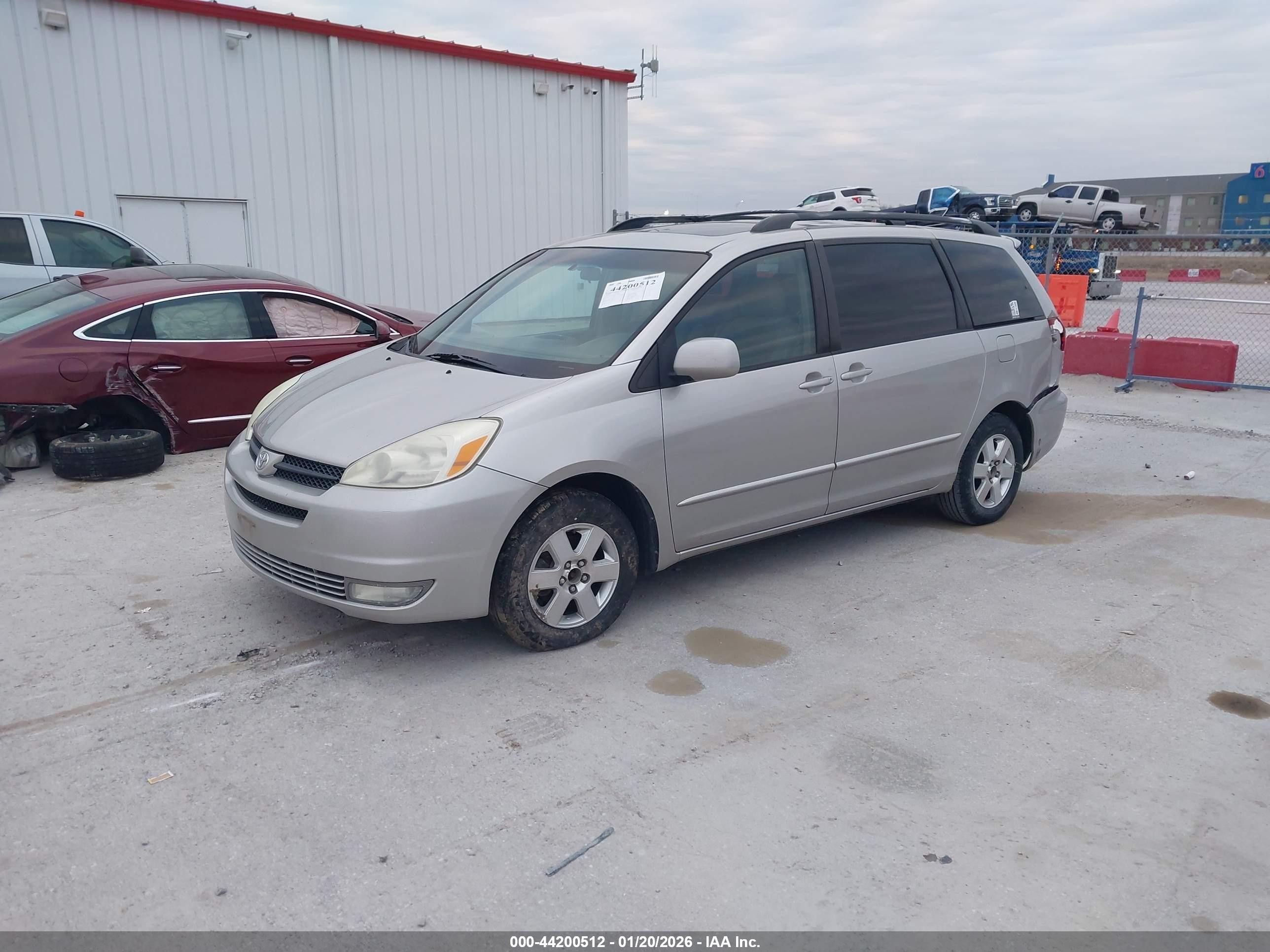 2004 Toyota Sienna Xle Серебряный vin: 5TDZA22C44S184031