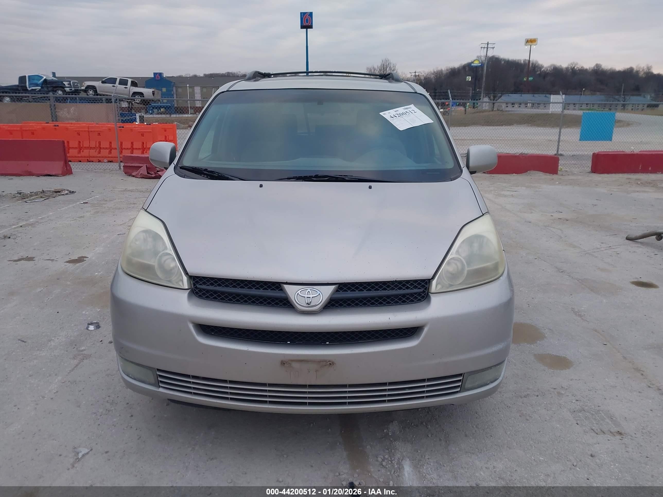 2004 Toyota Sienna Xle Серебряный vin: 5TDZA22C44S184031