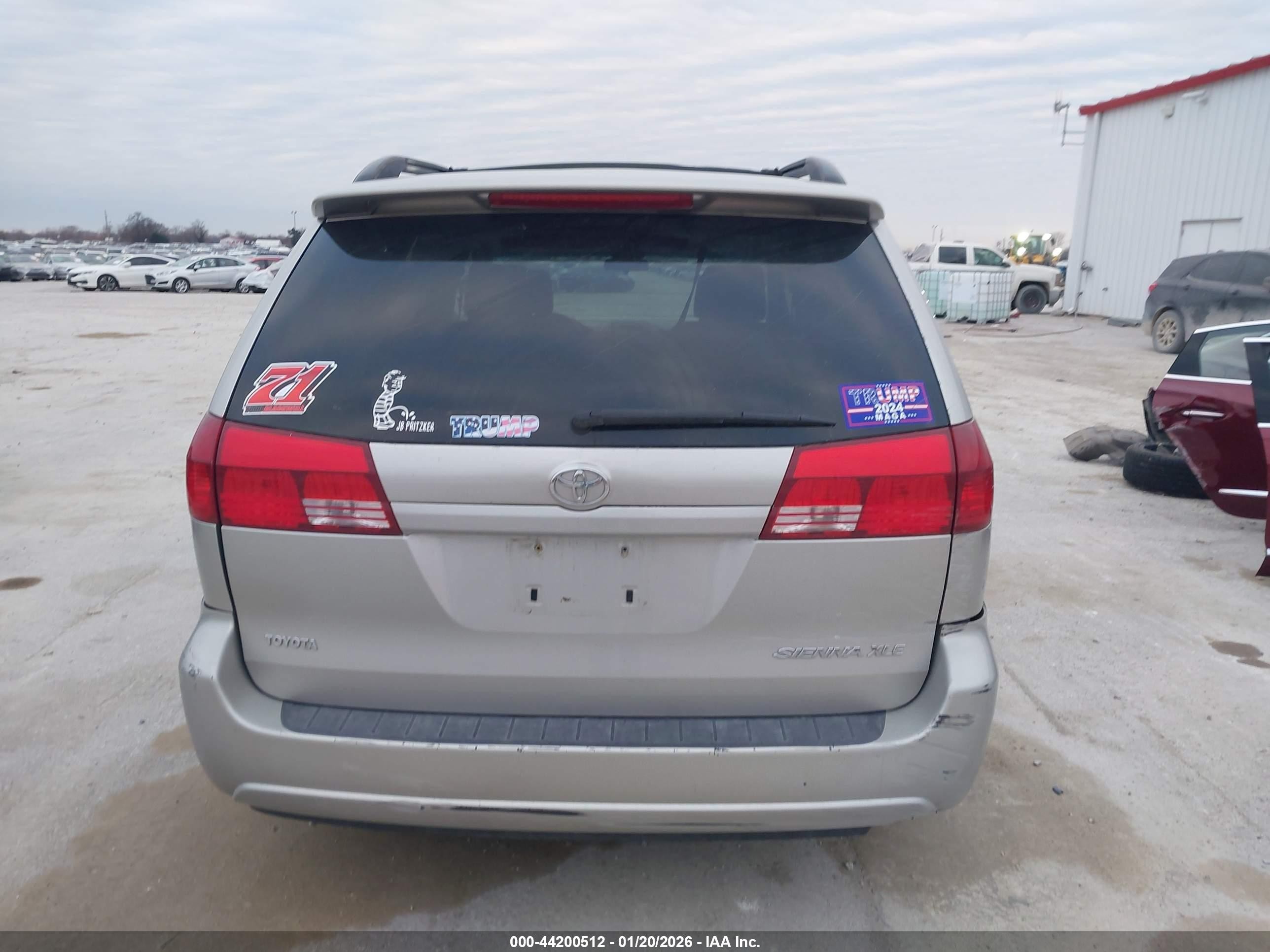 2004 Toyota Sienna Xle Серебряный vin: 5TDZA22C44S184031