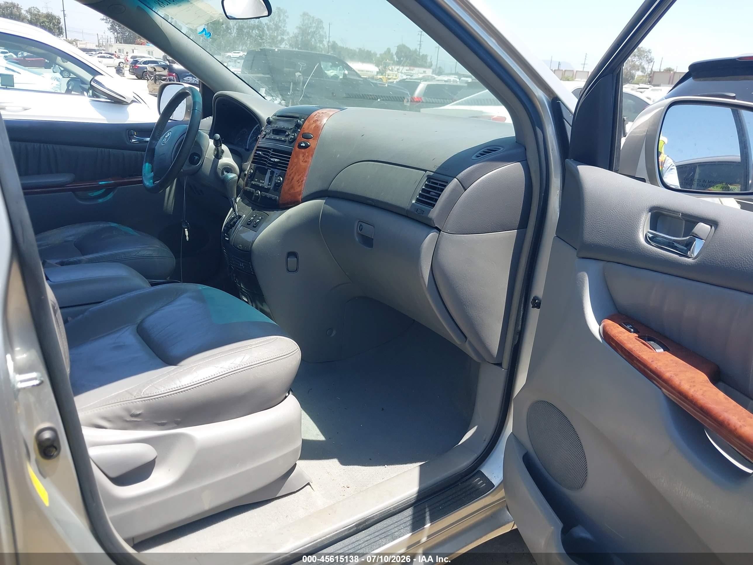 2004 Toyota Sienna Xle Silver vin: 5TDZA22C44S197006