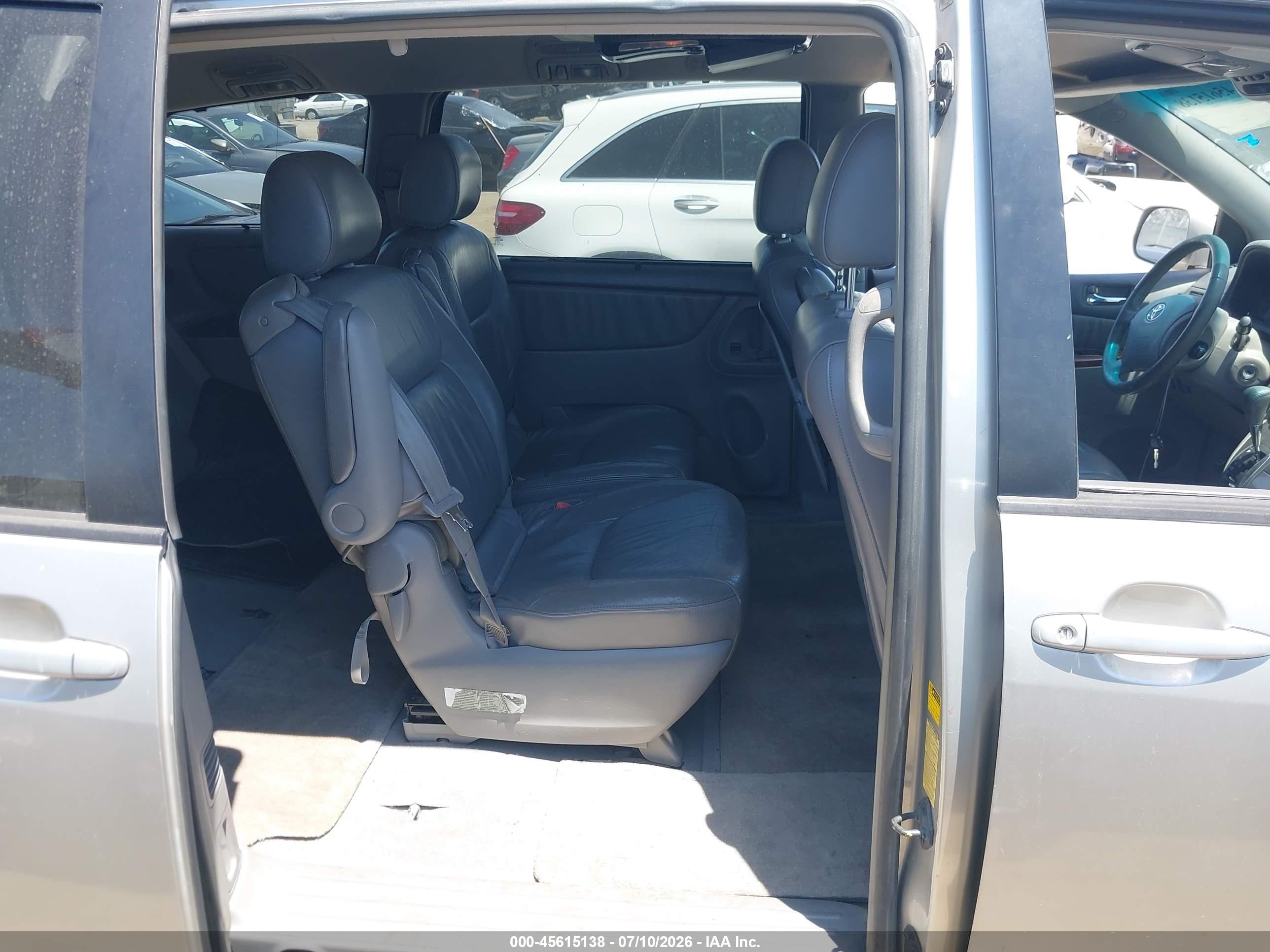 2004 Toyota Sienna Xle Silver vin: 5TDZA22C44S197006