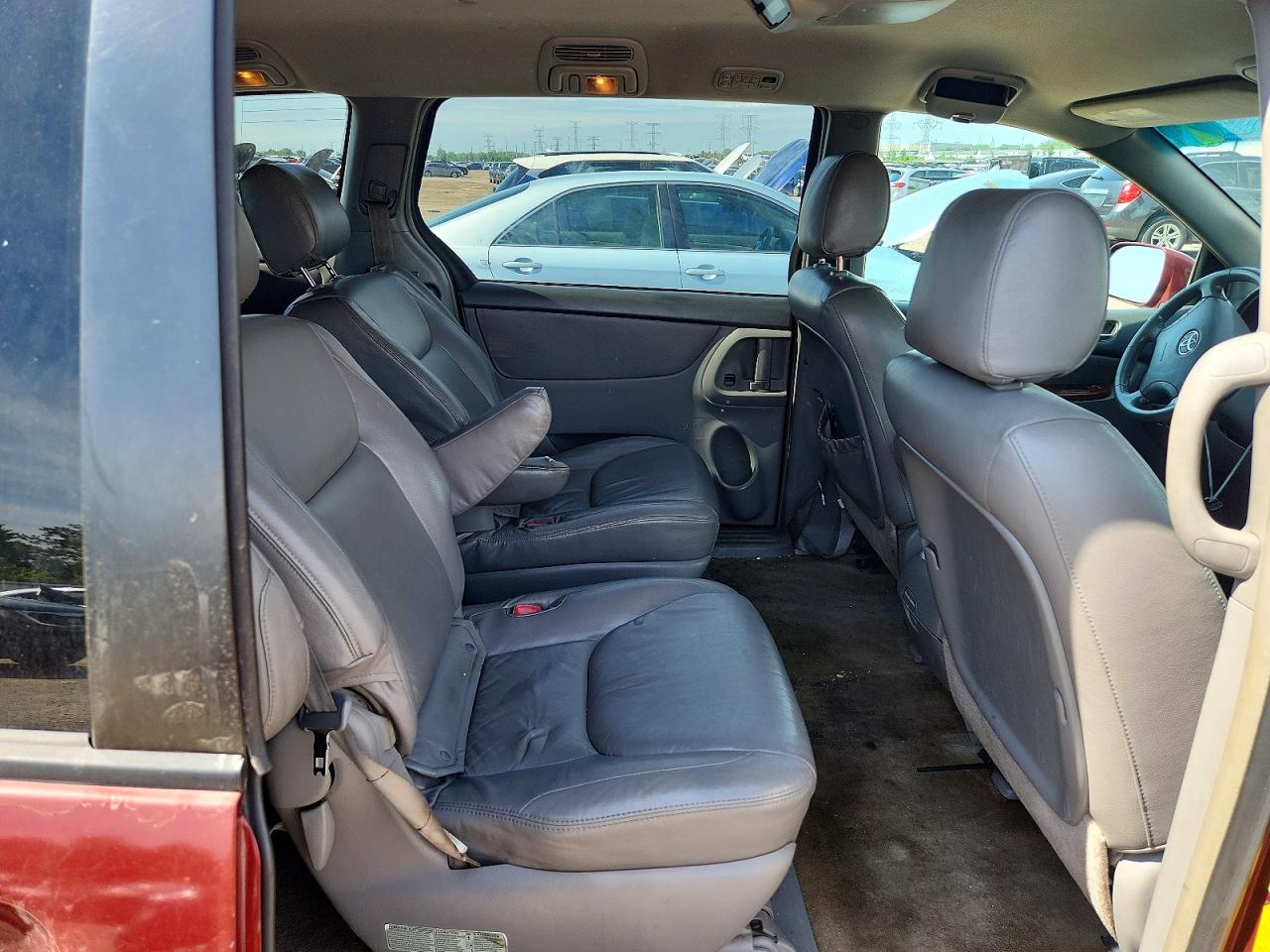 2005 Toyota Sienna Xle 7 Passenger Red vin: 5TDZA22C45S269193