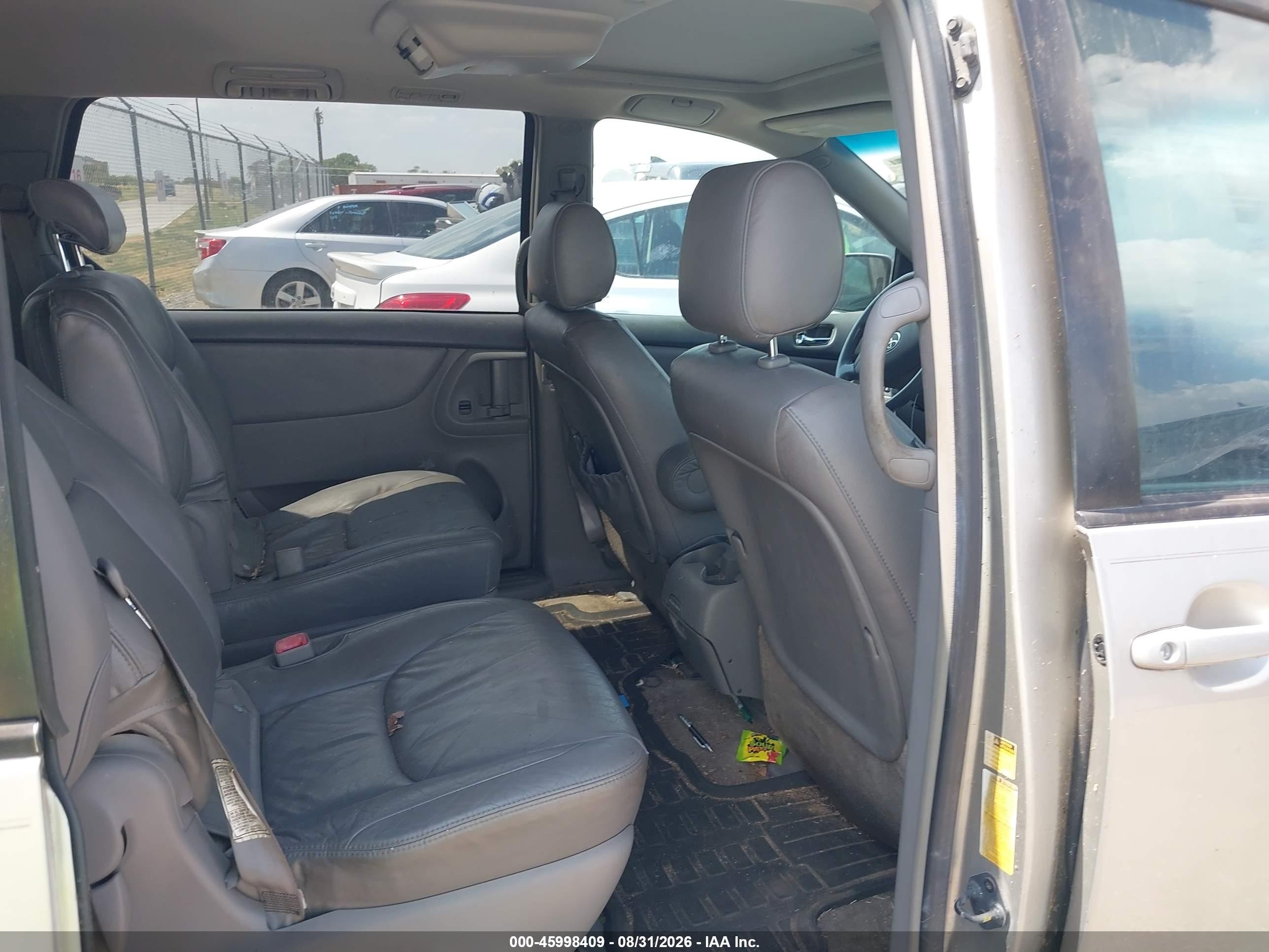 2005 Toyota Sienna Xle Champagne vin: 5TDZA22C55S302475