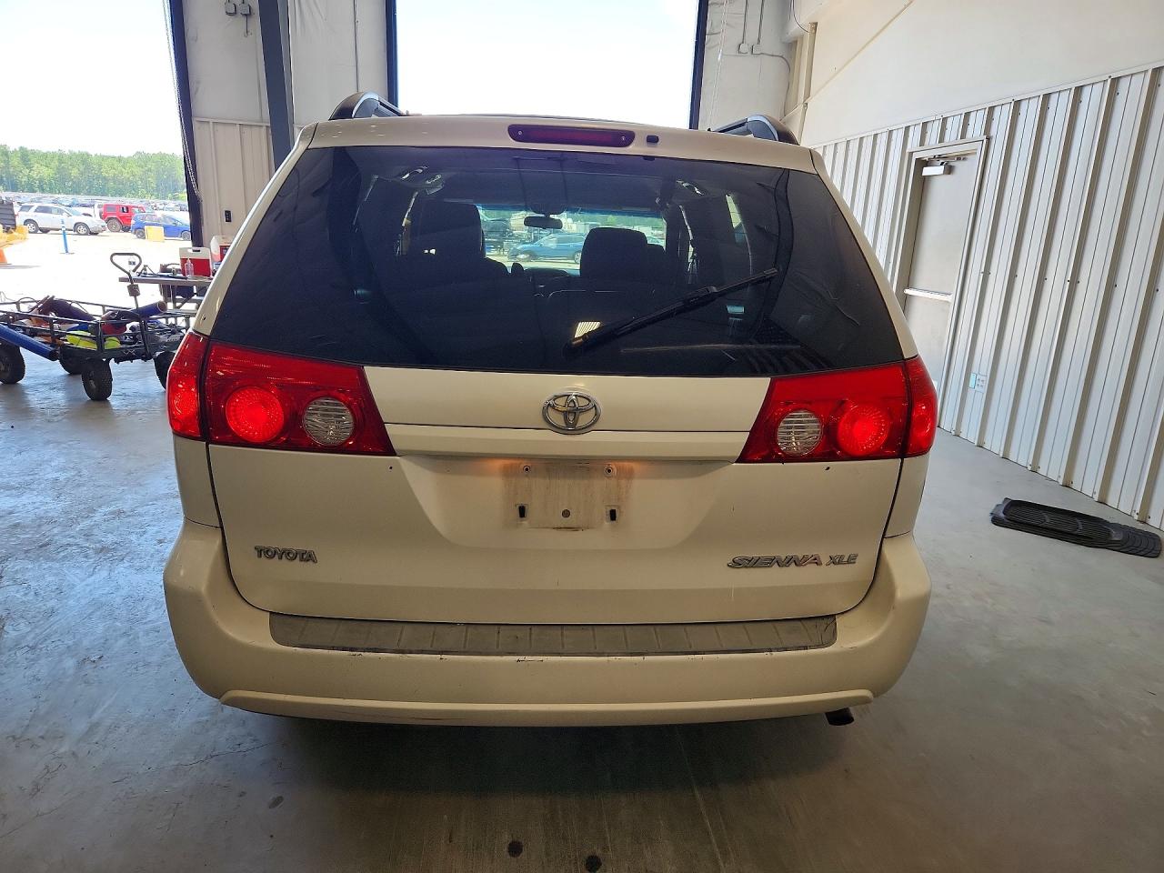 2006 Toyota Sienna Xle 7 Passenger White vin: 5TDZA22C56S535872