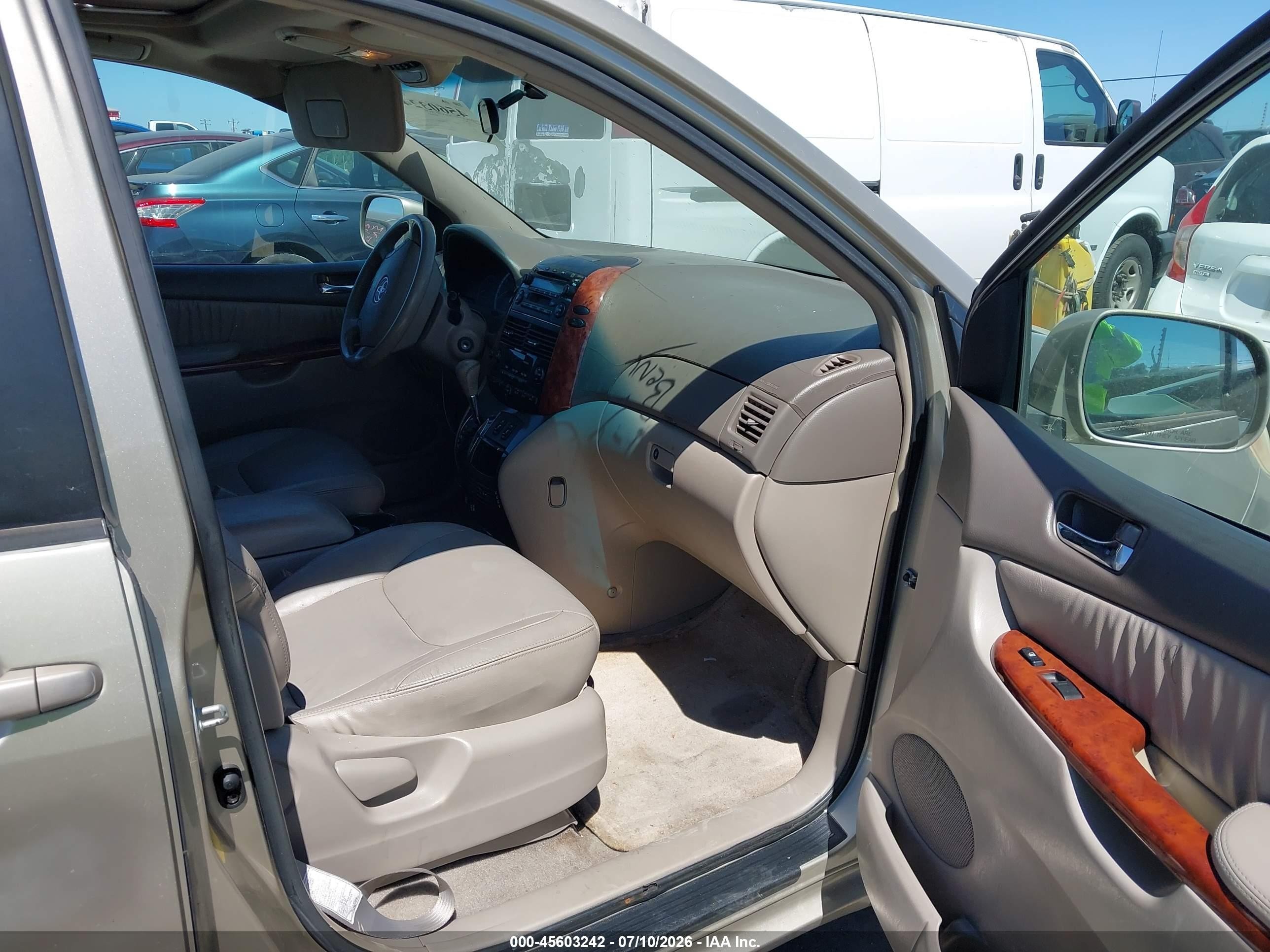 2004 Toyota Sienna Xle Gold vin: 5TDZA22C64S012602