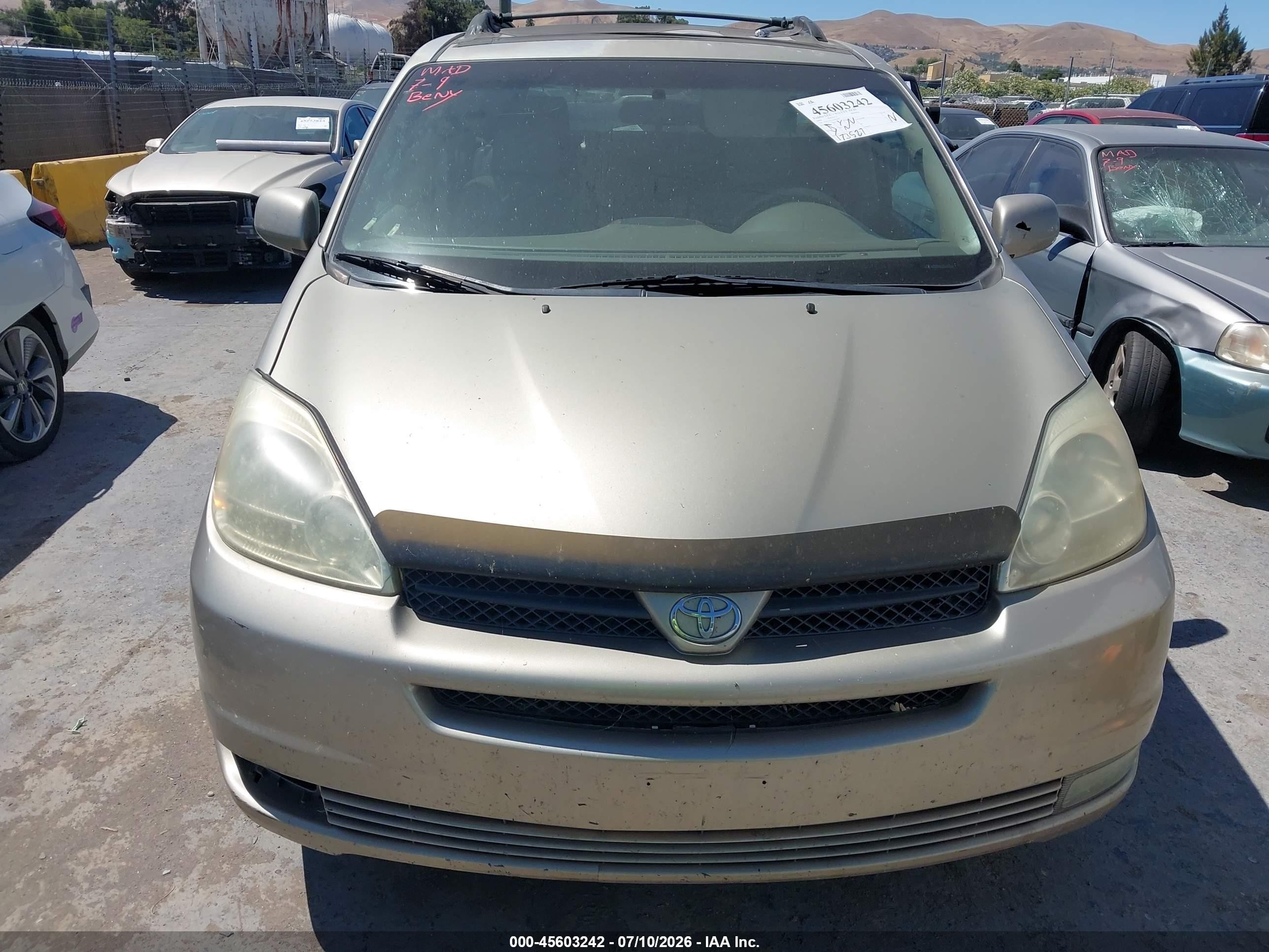 2004 Toyota Sienna Xle Gold vin: 5TDZA22C64S012602