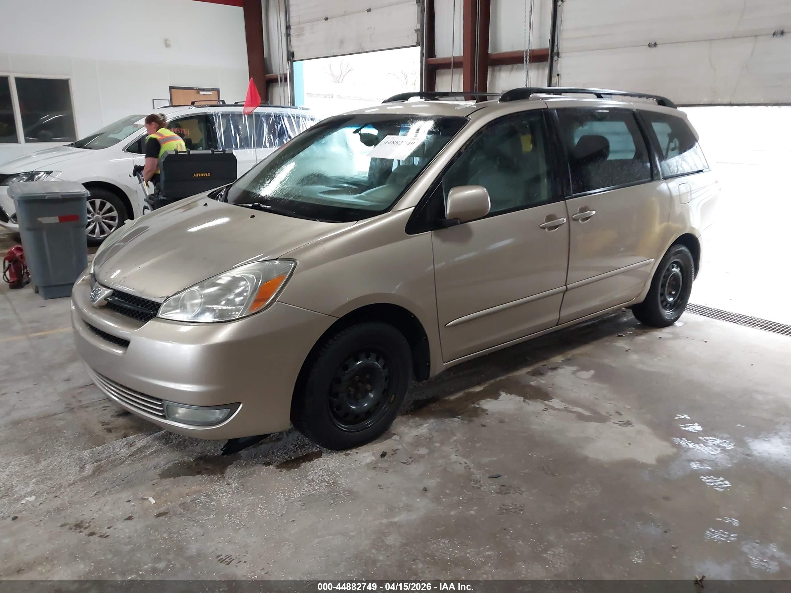 2004 Toyota Sienna Xle Gold vin: 5TDZA22C64S039072