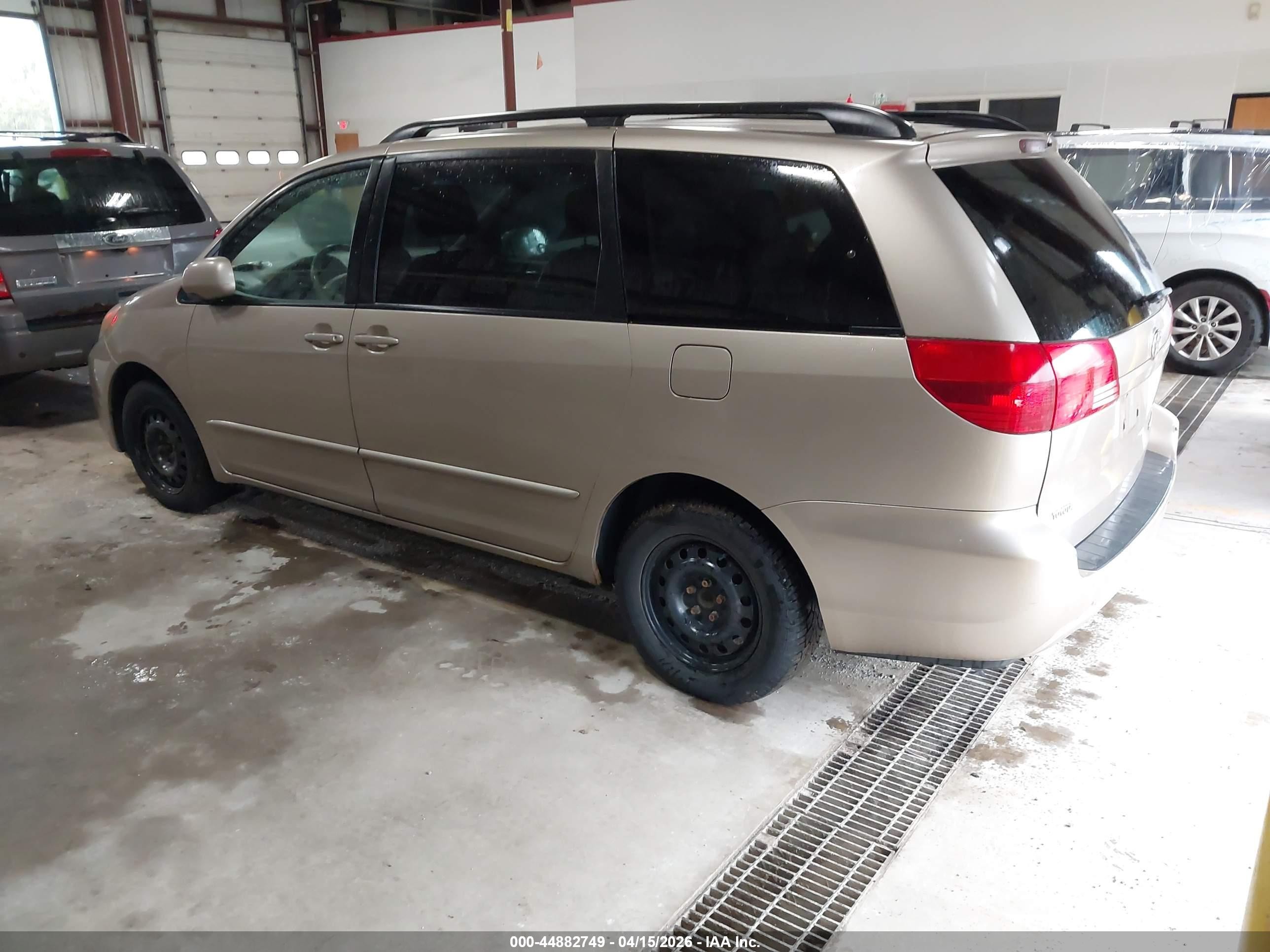 2004 Toyota Sienna Xle Gold vin: 5TDZA22C64S039072