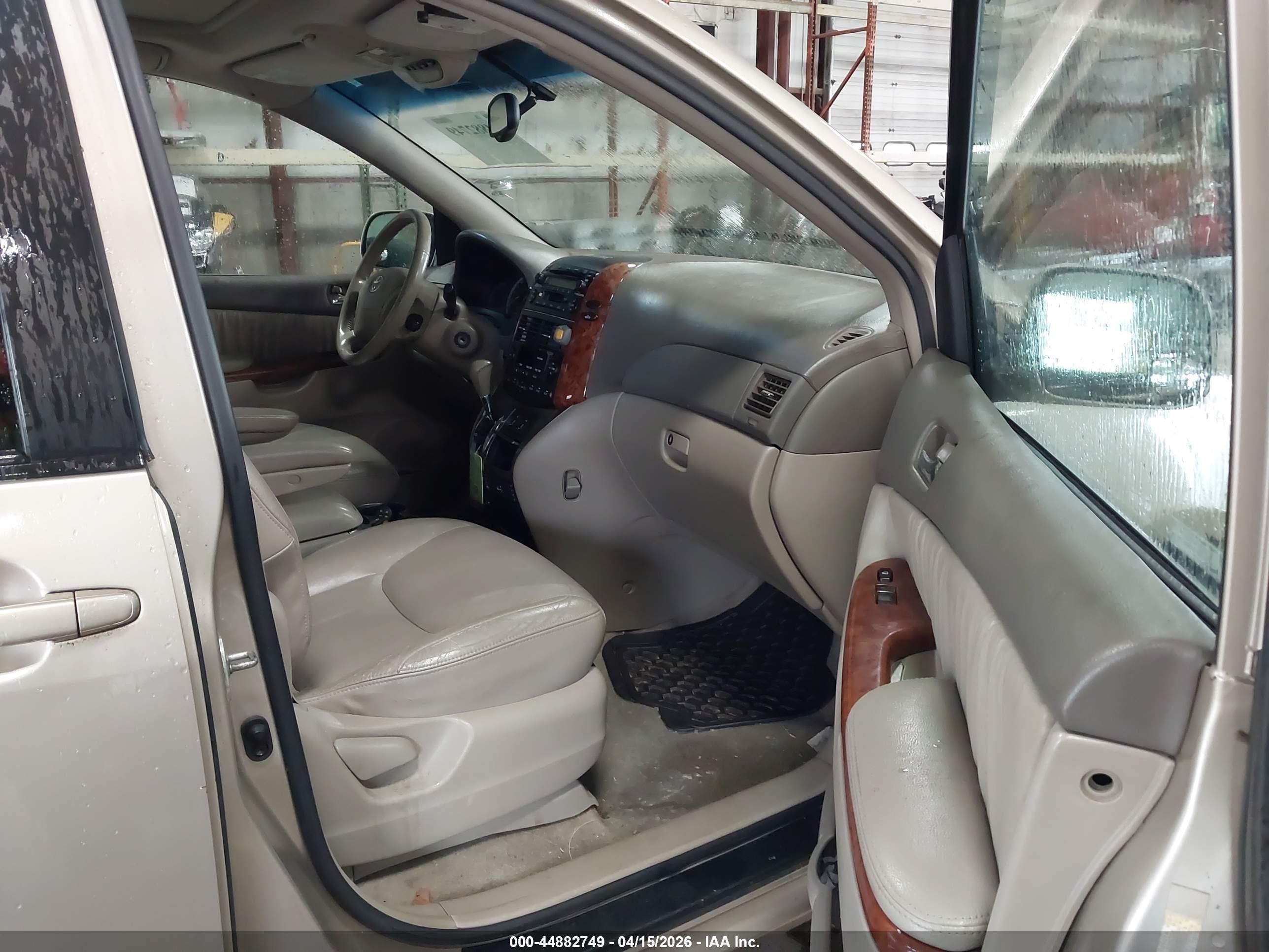 2004 Toyota Sienna Xle Gold vin: 5TDZA22C64S039072