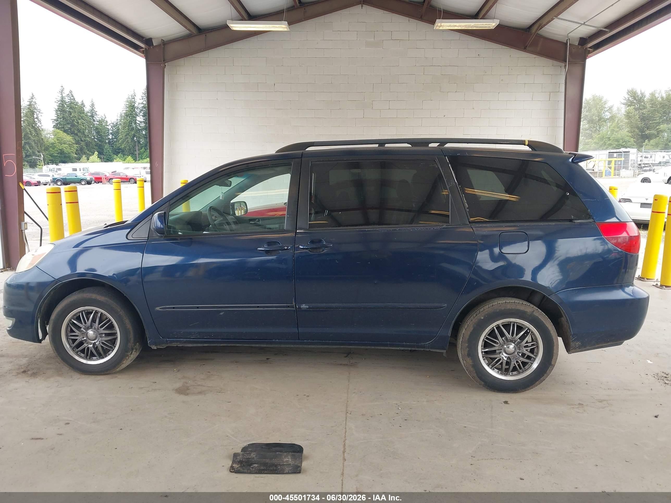 2004 Toyota Sienna Xle Blue vin: 5TDZA22C64S078065