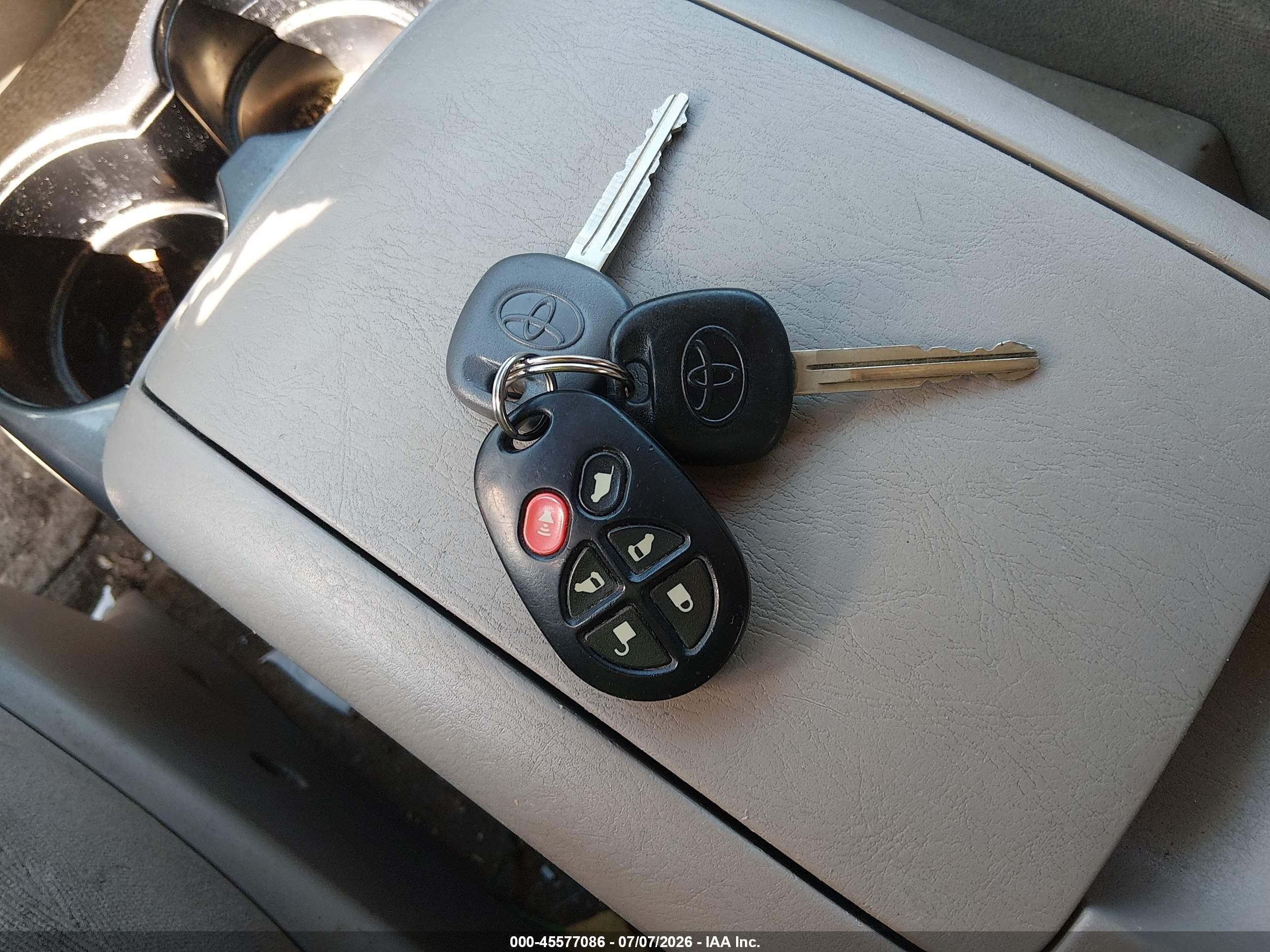 2005 Toyota Sienna Xle White vin: 5TDZA22C65S227737
