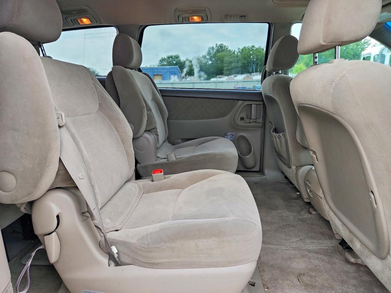 2005 Toyota Sienna Xle 7 Passenger Silver vin: 5TDZA22C65S263850