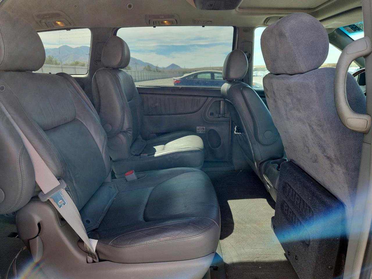 2005 Toyota Sienna Xle Limited 7 Passenger Silver vin: 5TDZA22C65S375175