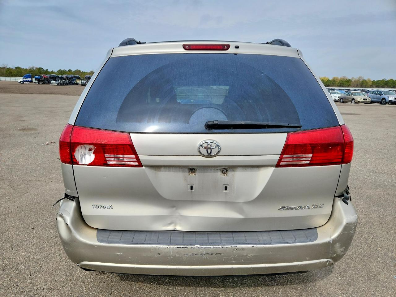 2004 Toyota Sienna Серебряный vin: 5TDZA22C74S080813