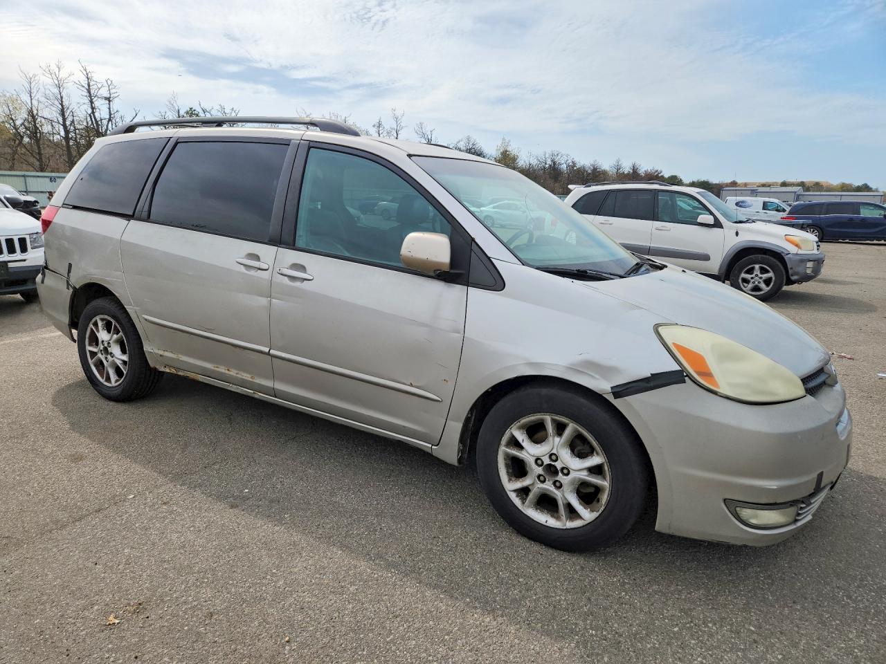 2004 Toyota Sienna Серебряный vin: 5TDZA22C74S080813