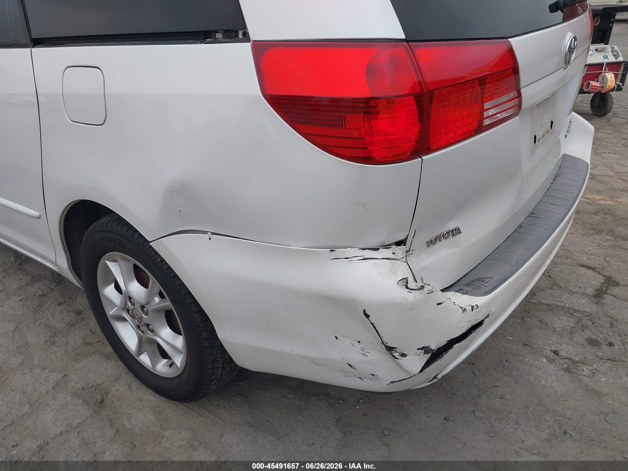 2004 Toyota Sienna Xle White vin: 5TDZA22C74S107671