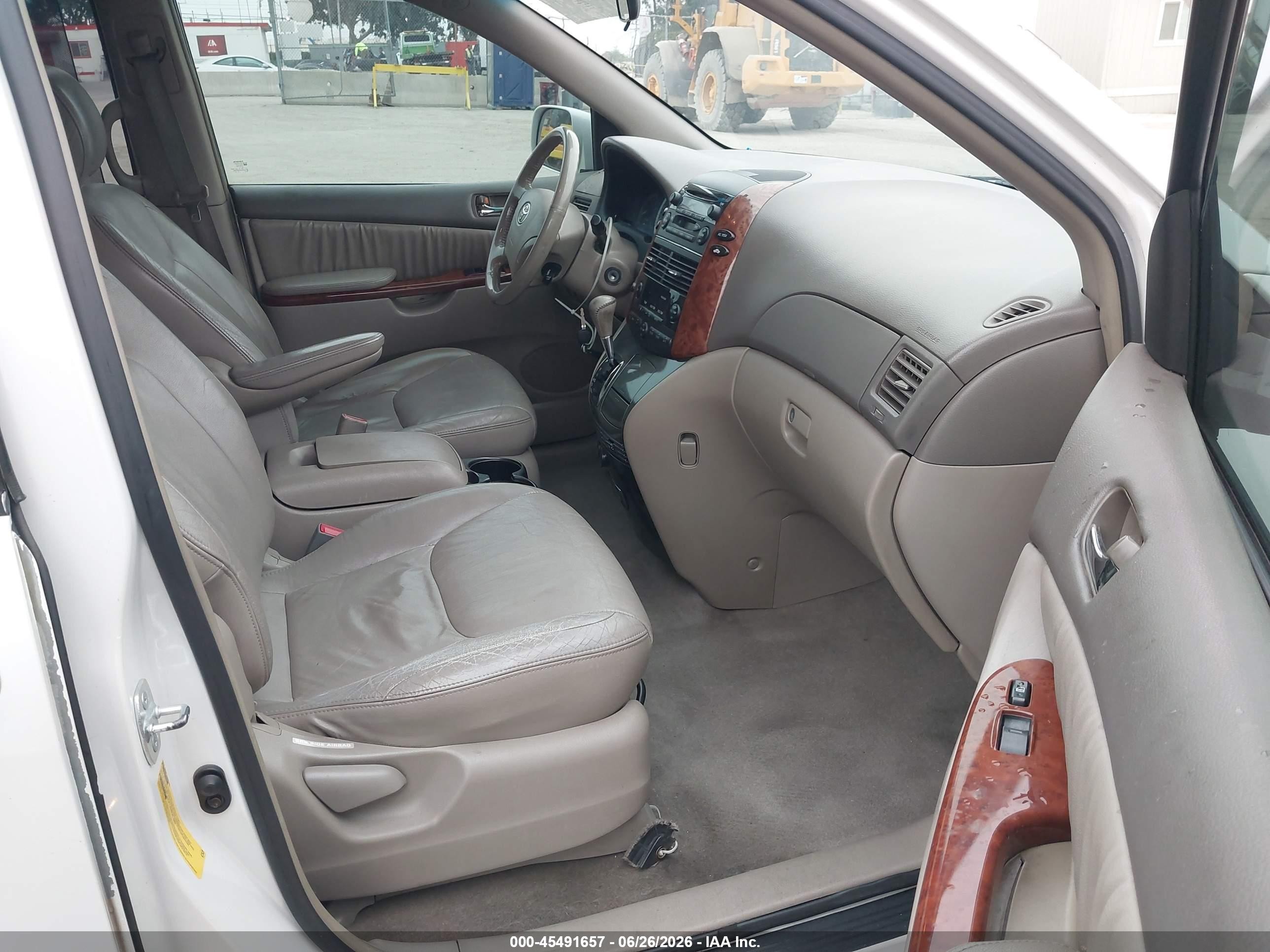 2004 Toyota Sienna Xle White vin: 5TDZA22C74S107671
