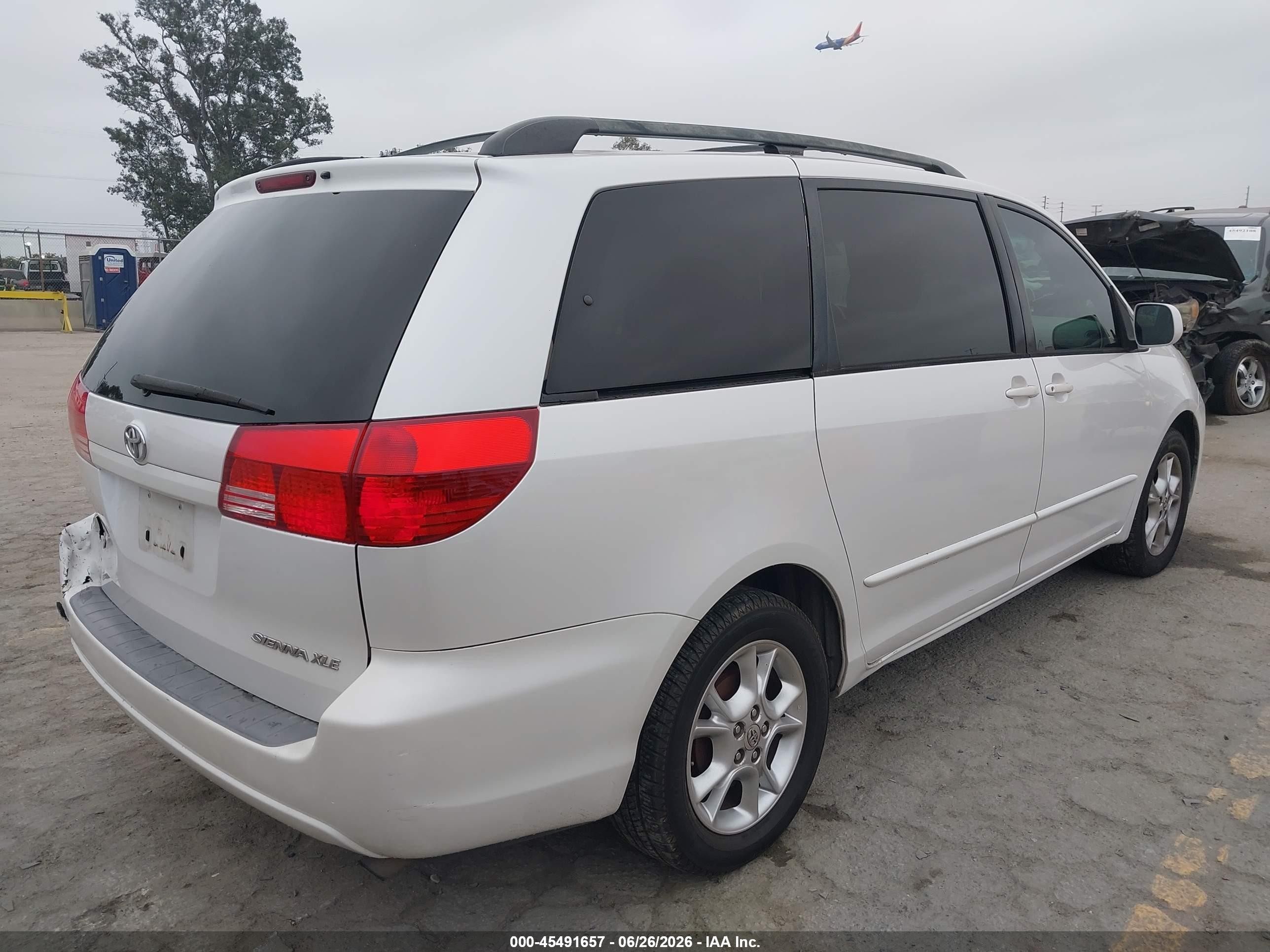 2004 Toyota Sienna Xle White vin: 5TDZA22C74S107671