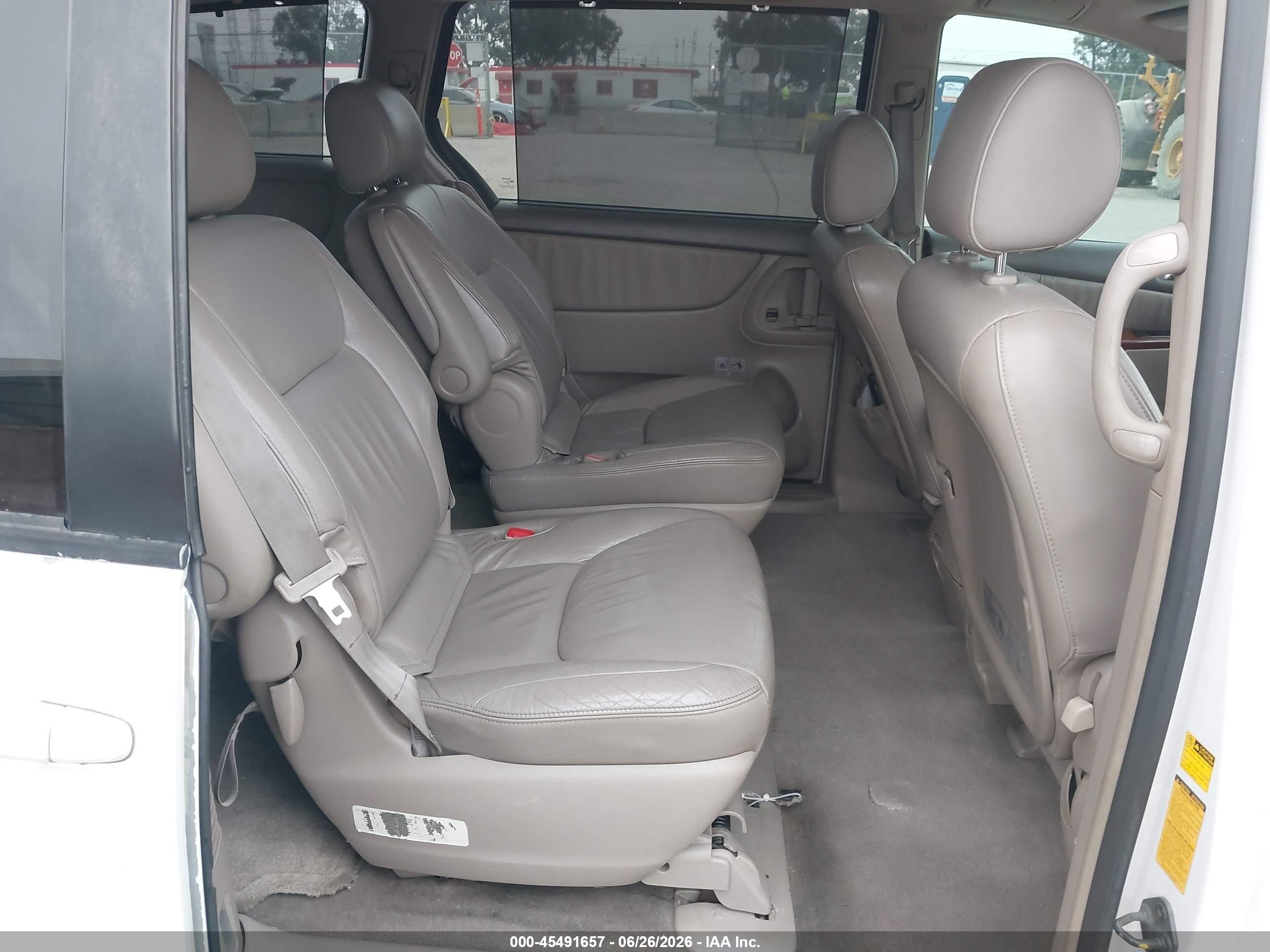 2004 Toyota Sienna Xle White vin: 5TDZA22C74S107671