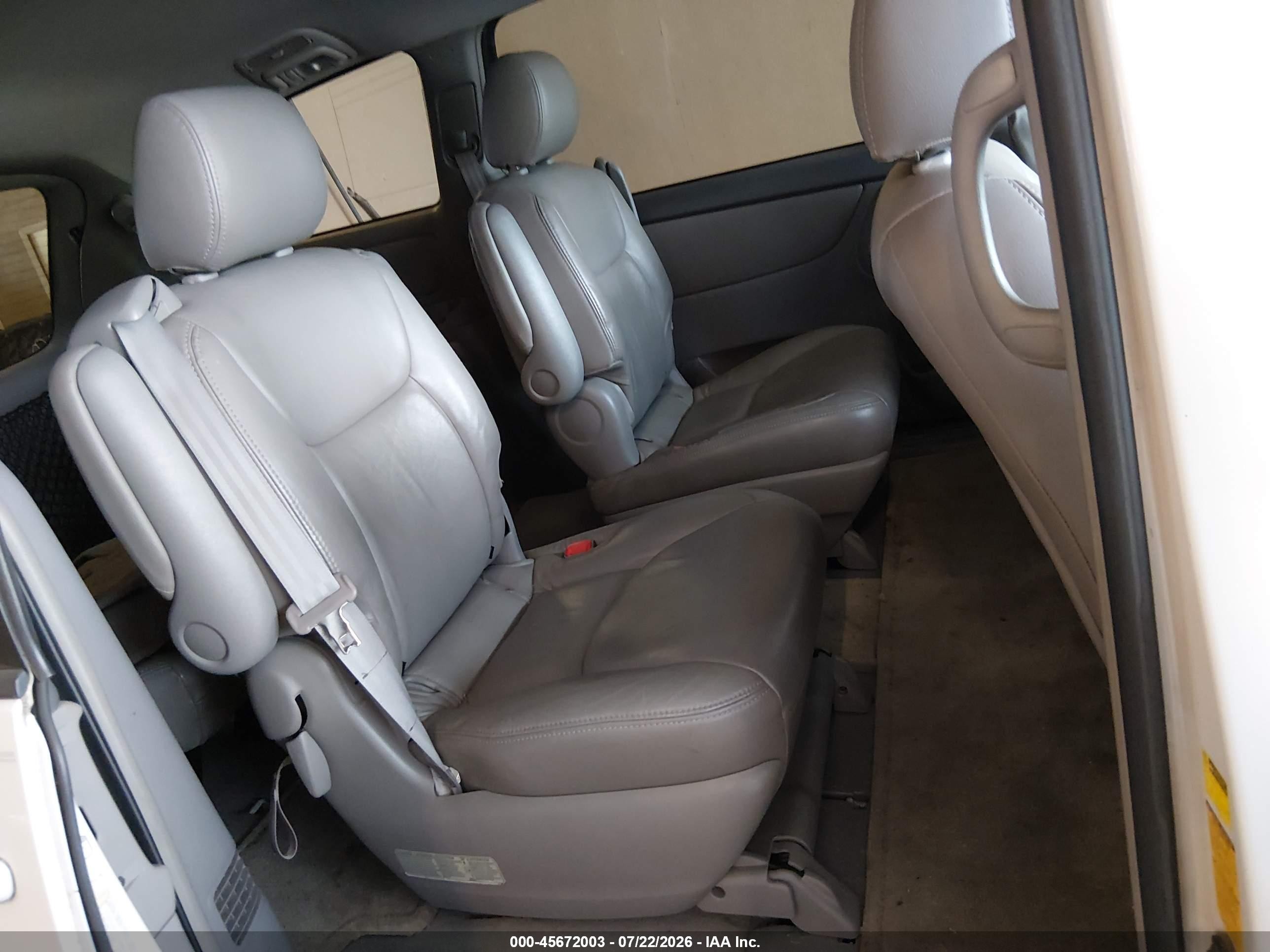 2004 Toyota Sienna Xle White vin: 5TDZA22C74S203963